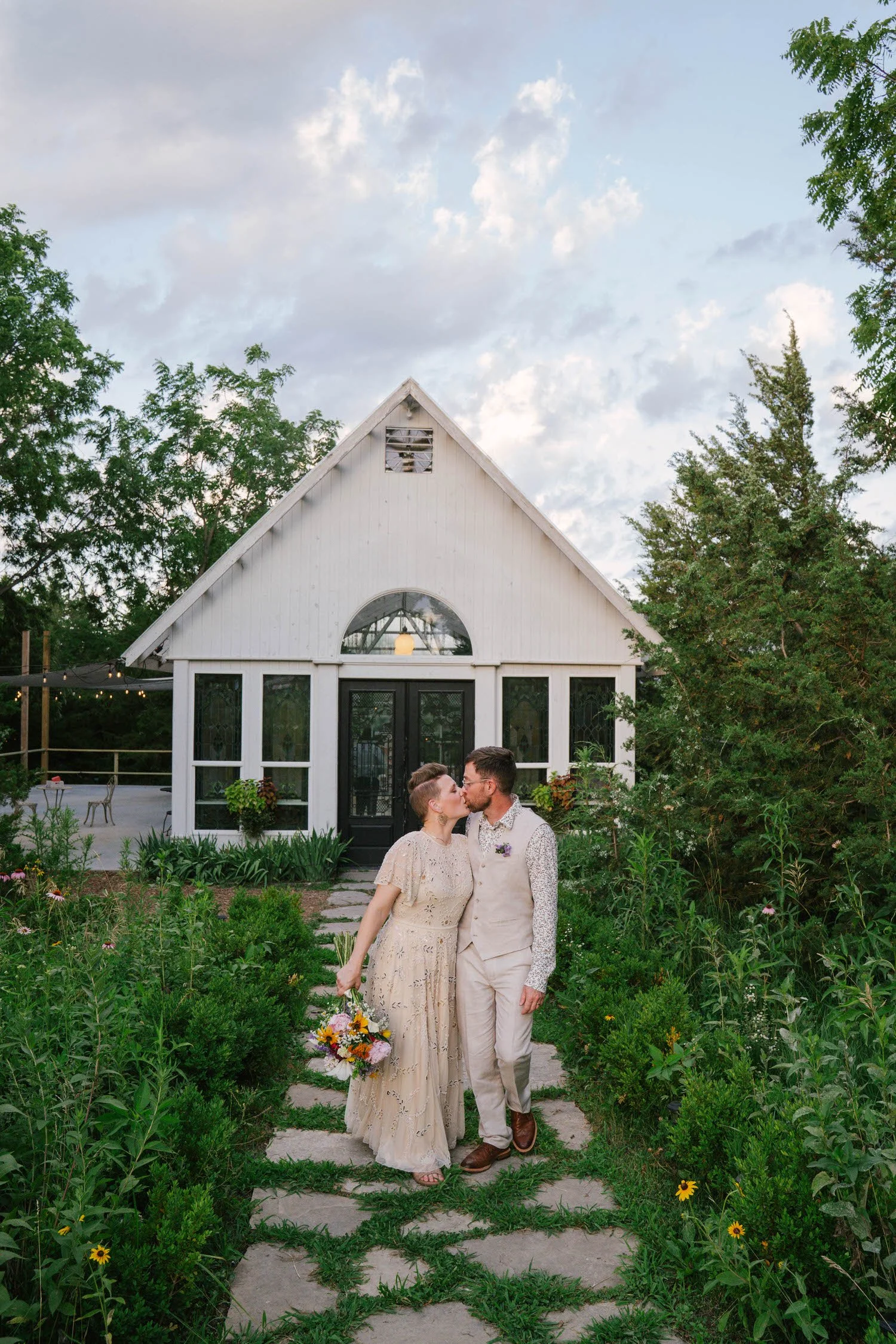 felicia-jeremy-elopement-iris-aisle-winterset-iowa-raelyn-ramey-photography-192.jpg