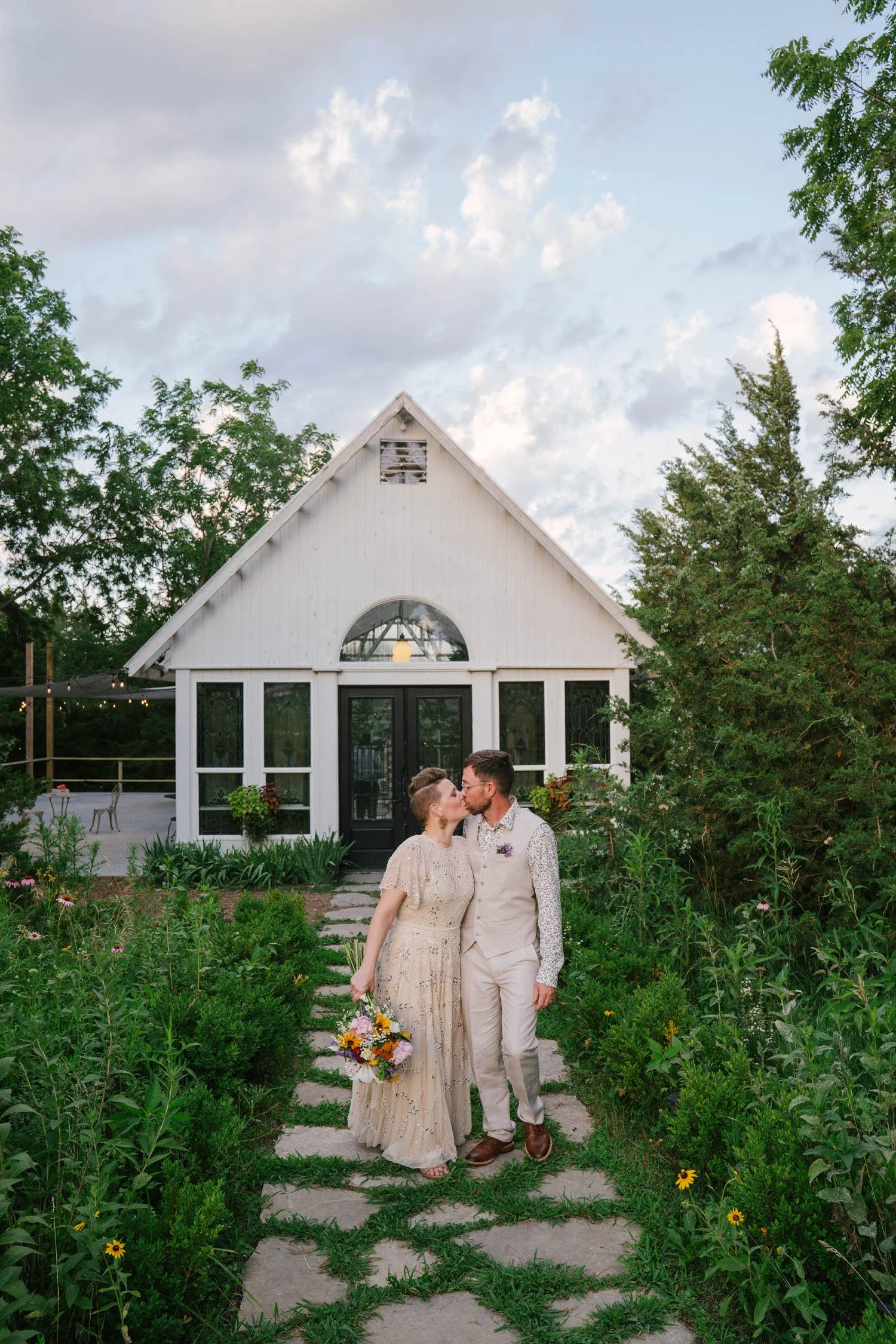 felicia-jeremy-elopement-iris-aisle-winterset-iowa-raelyn-ramey-photography-193.jpg
