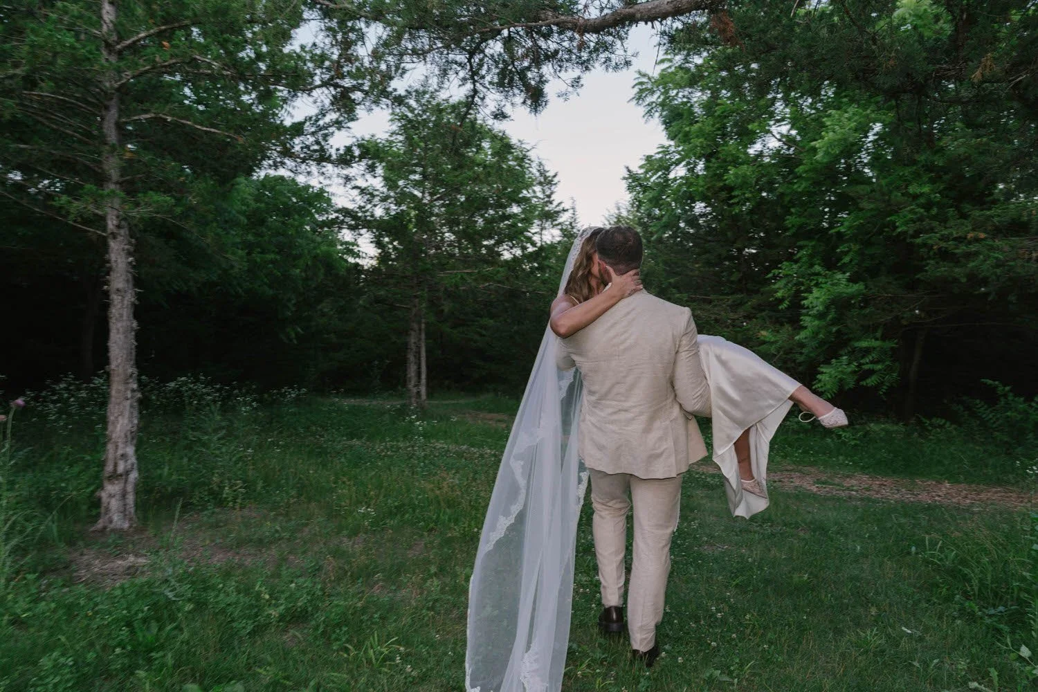 madison-spencer-elopement-iris-aisle-winterset-iowa-raelyn-ramey-photography-261.jpg