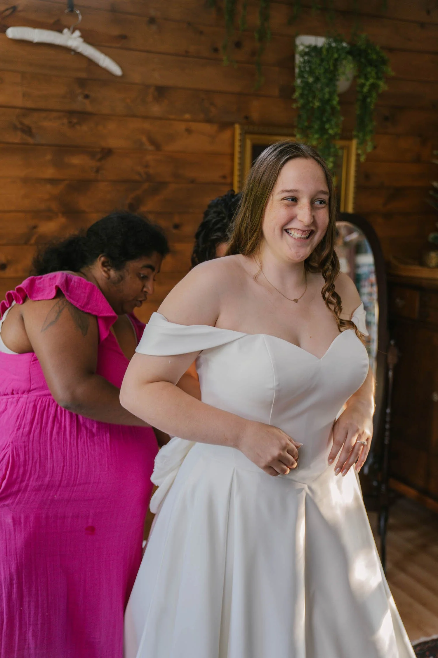 grace-parker-elopement-iris-aisle-winterset-iowa-raelyn-ramey-photography-17.jpg