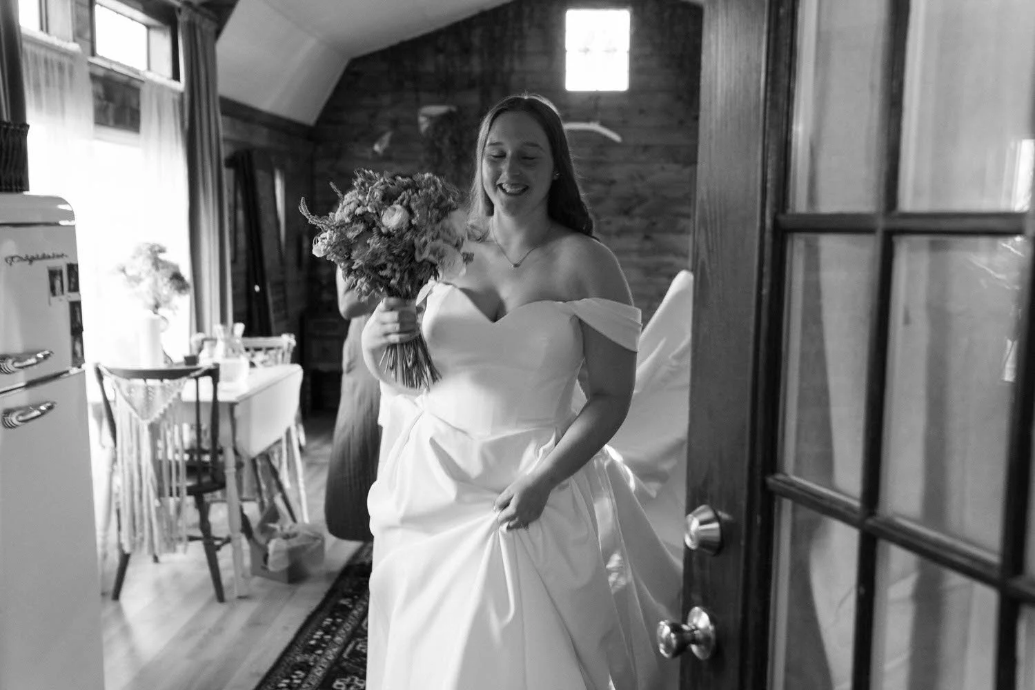 grace-parker-elopement-iris-aisle-winterset-iowa-raelyn-ramey-photography-34.jpg