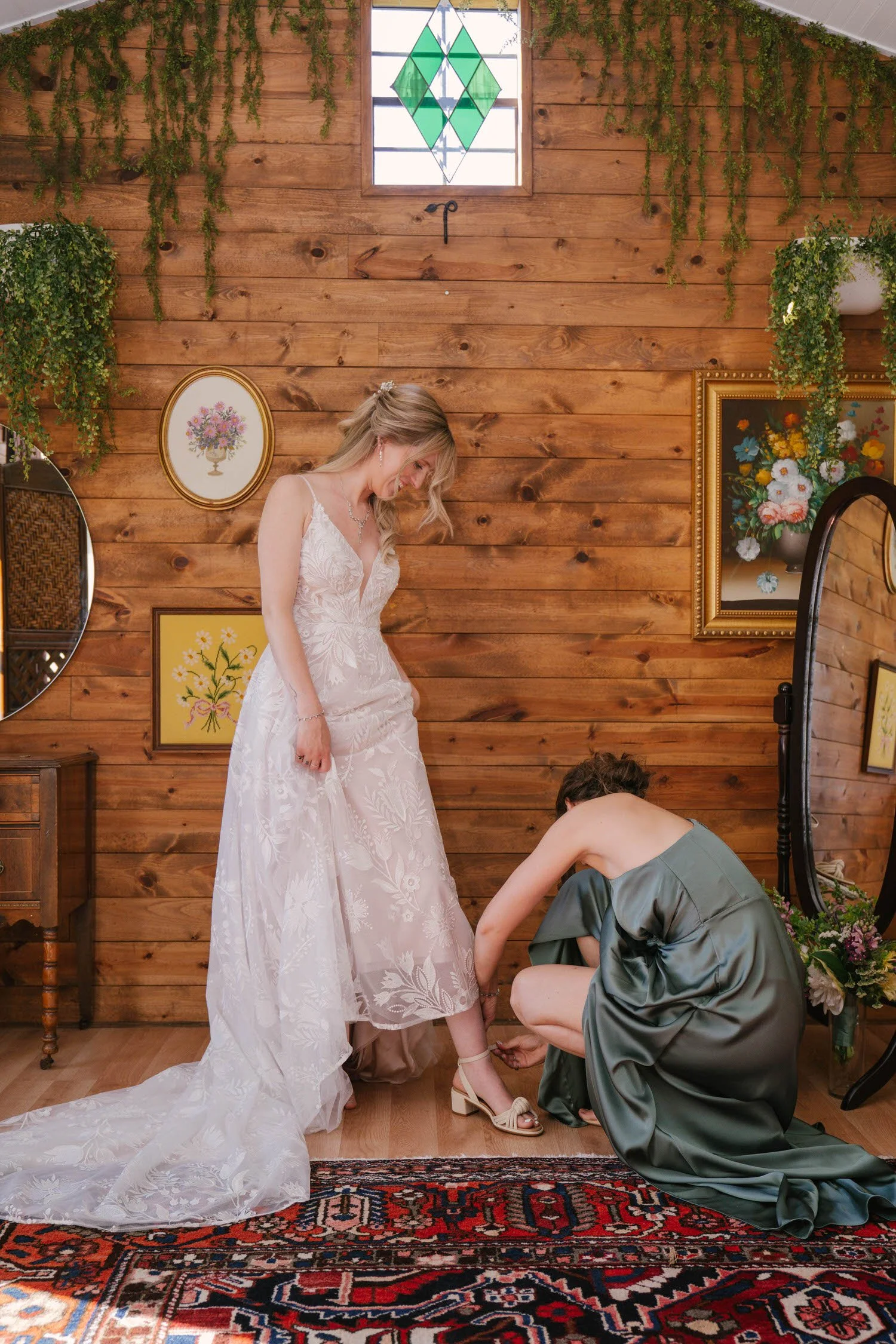 rachel-rett-micro-wedding-iris-aisle-winterset-iowa-raelyn-ramey-photography-27.jpg