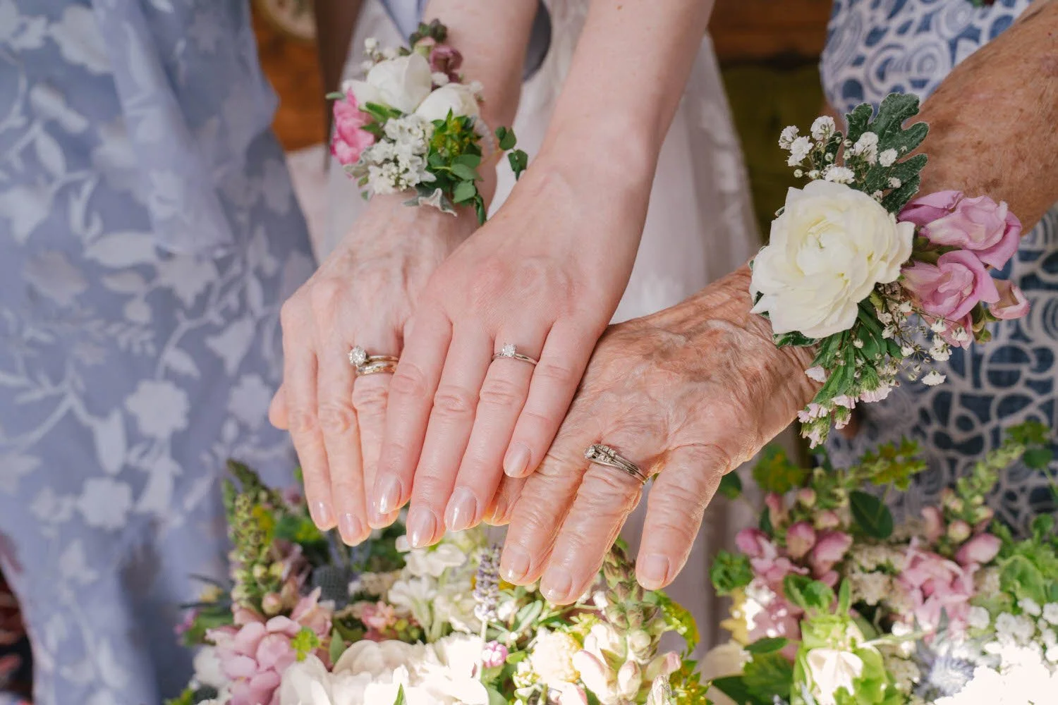 rachel-rett-micro-wedding-iris-aisle-winterset-iowa-raelyn-ramey-photography-35.jpg