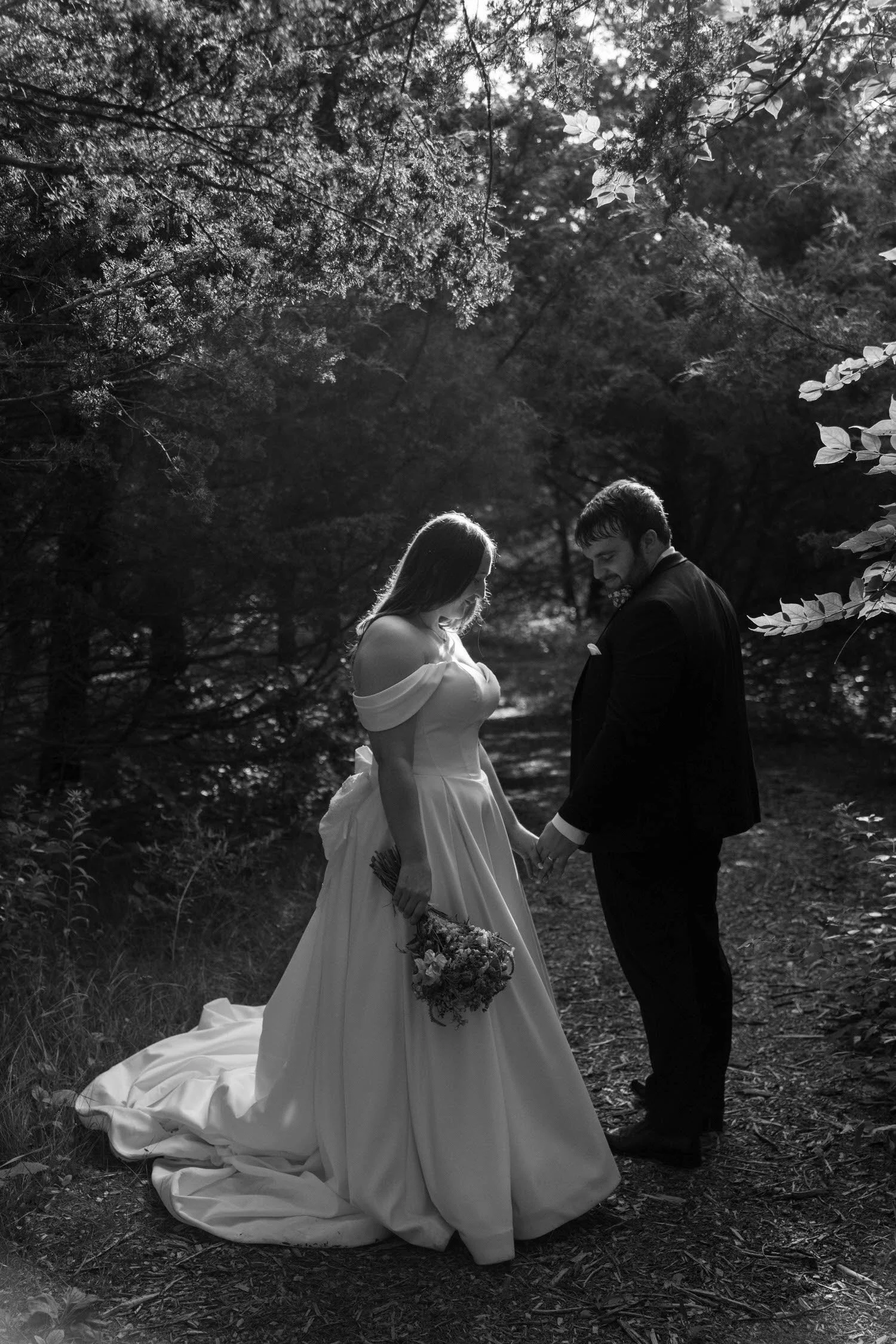 grace-parker-elopement-iris-aisle-winterset-iowa-raelyn-ramey-photography-159.jpg