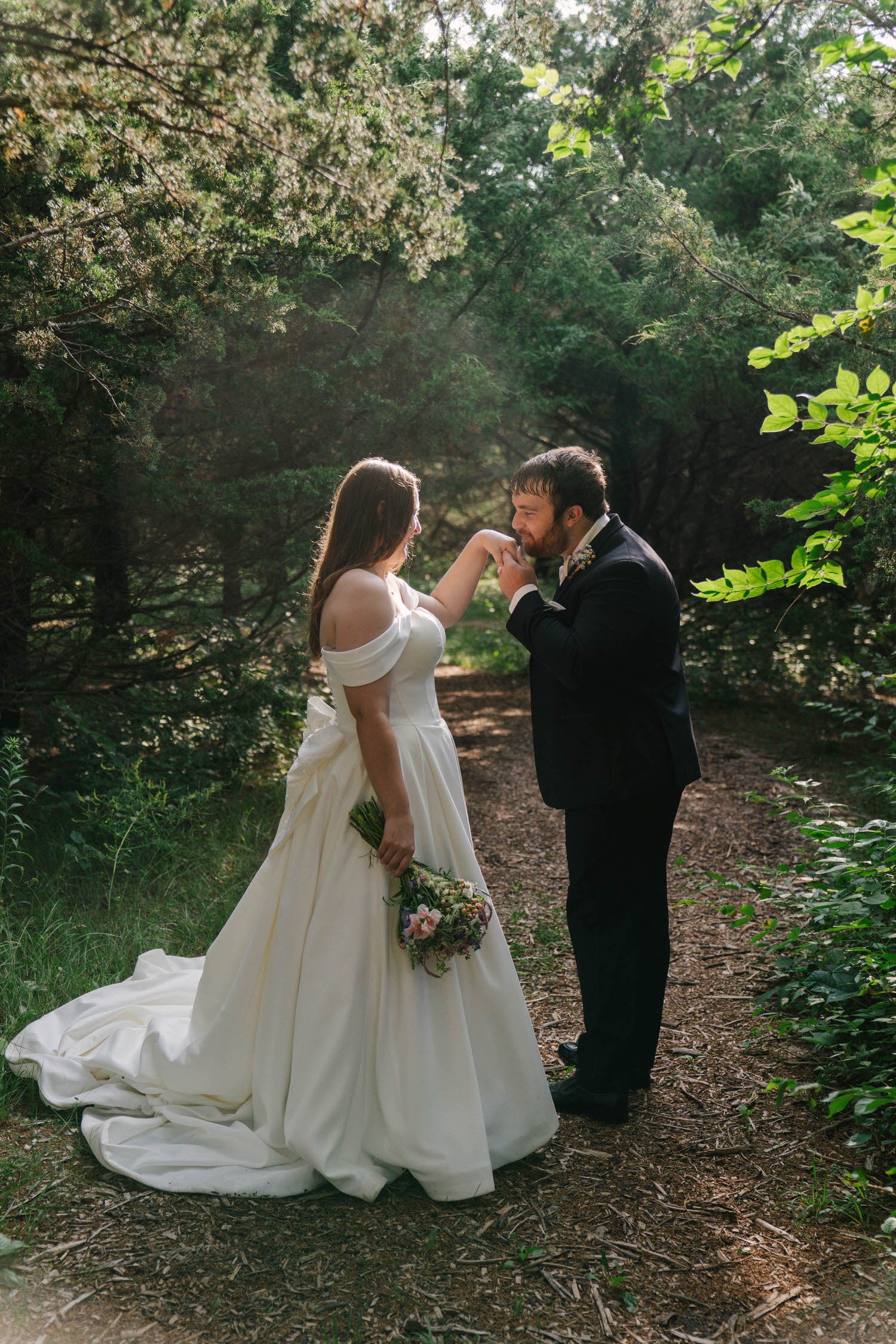grace-parker-elopement-iris-aisle-winterset-iowa-raelyn-ramey-photography-162.jpg