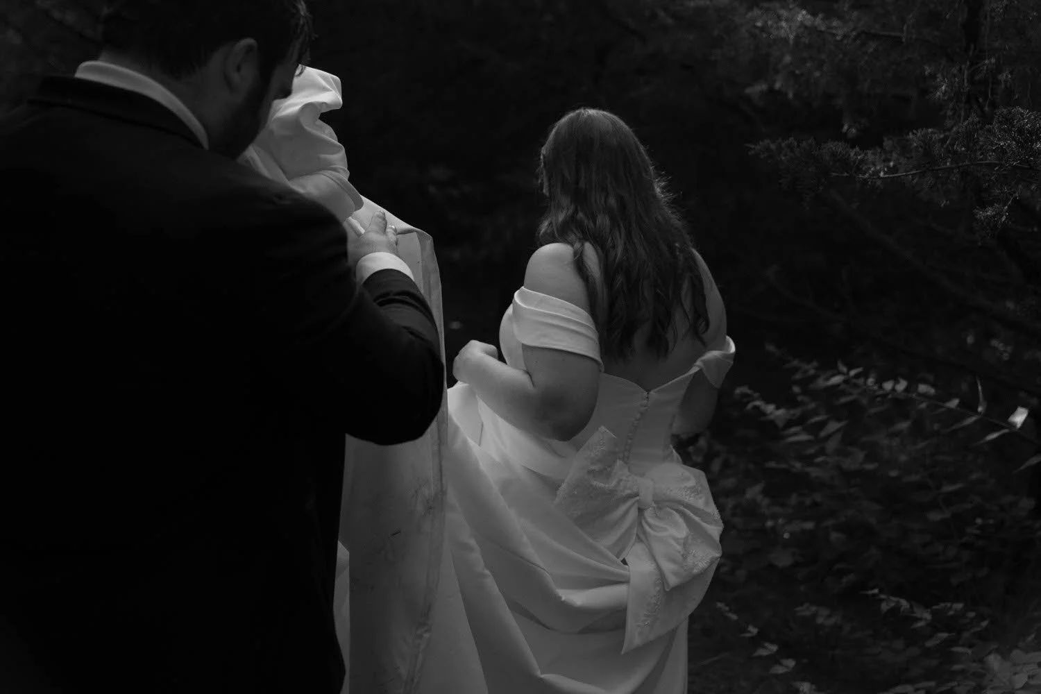 grace-parker-elopement-iris-aisle-winterset-iowa-raelyn-ramey-photography-166.jpg