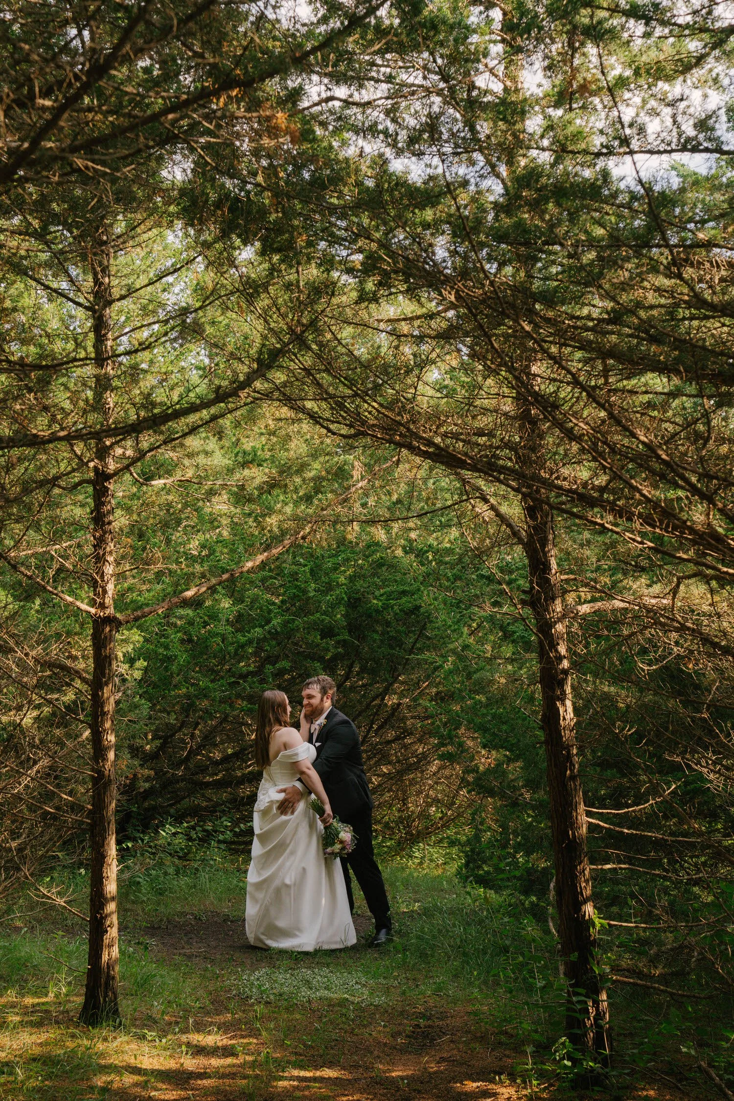 grace-parker-elopement-iris-aisle-winterset-iowa-raelyn-ramey-photography-169.jpg