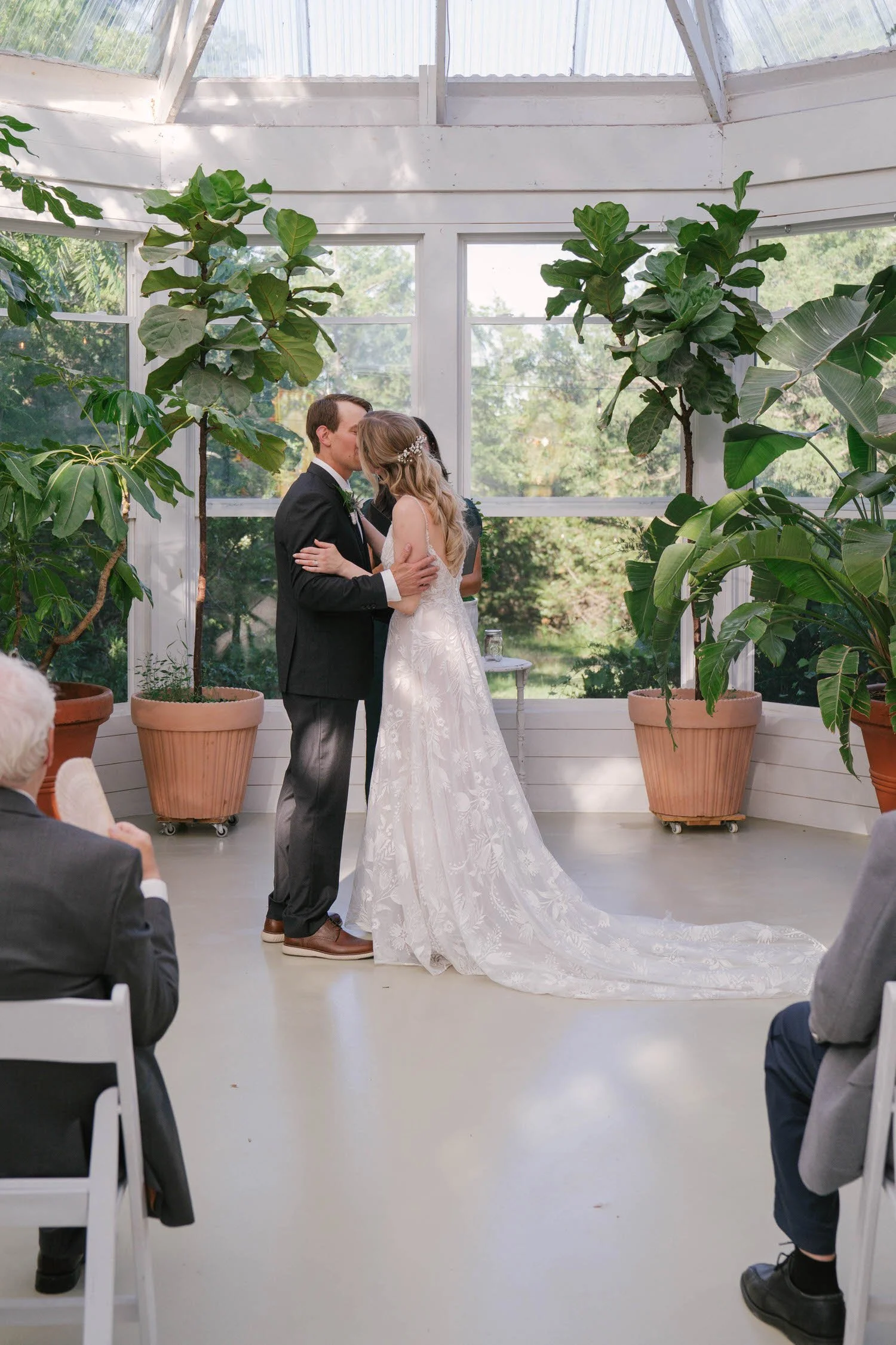 rachel-rett-micro-wedding-iris-aisle-winterset-iowa-raelyn-ramey-photography-142.jpg