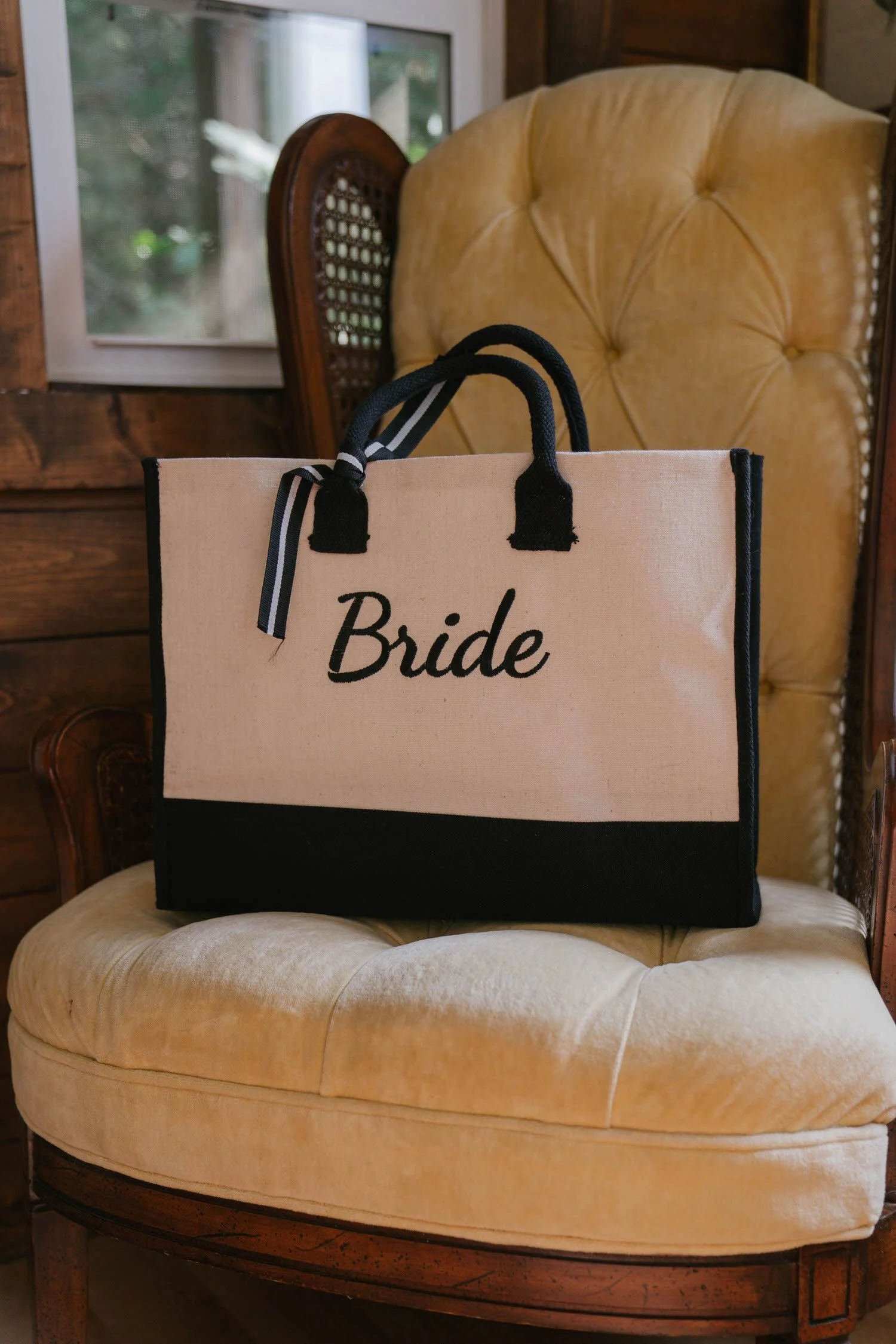 lauryn-trent-elopement-iris-aisle-winterset-iowa-raelyn-ramey-photography-5.jpg
