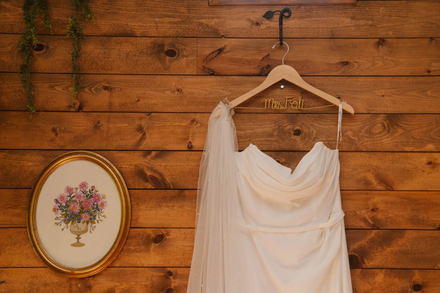 lauryn-trent-elopement-iris-aisle-winterset-iowa-raelyn-ramey-photography-11.jpg