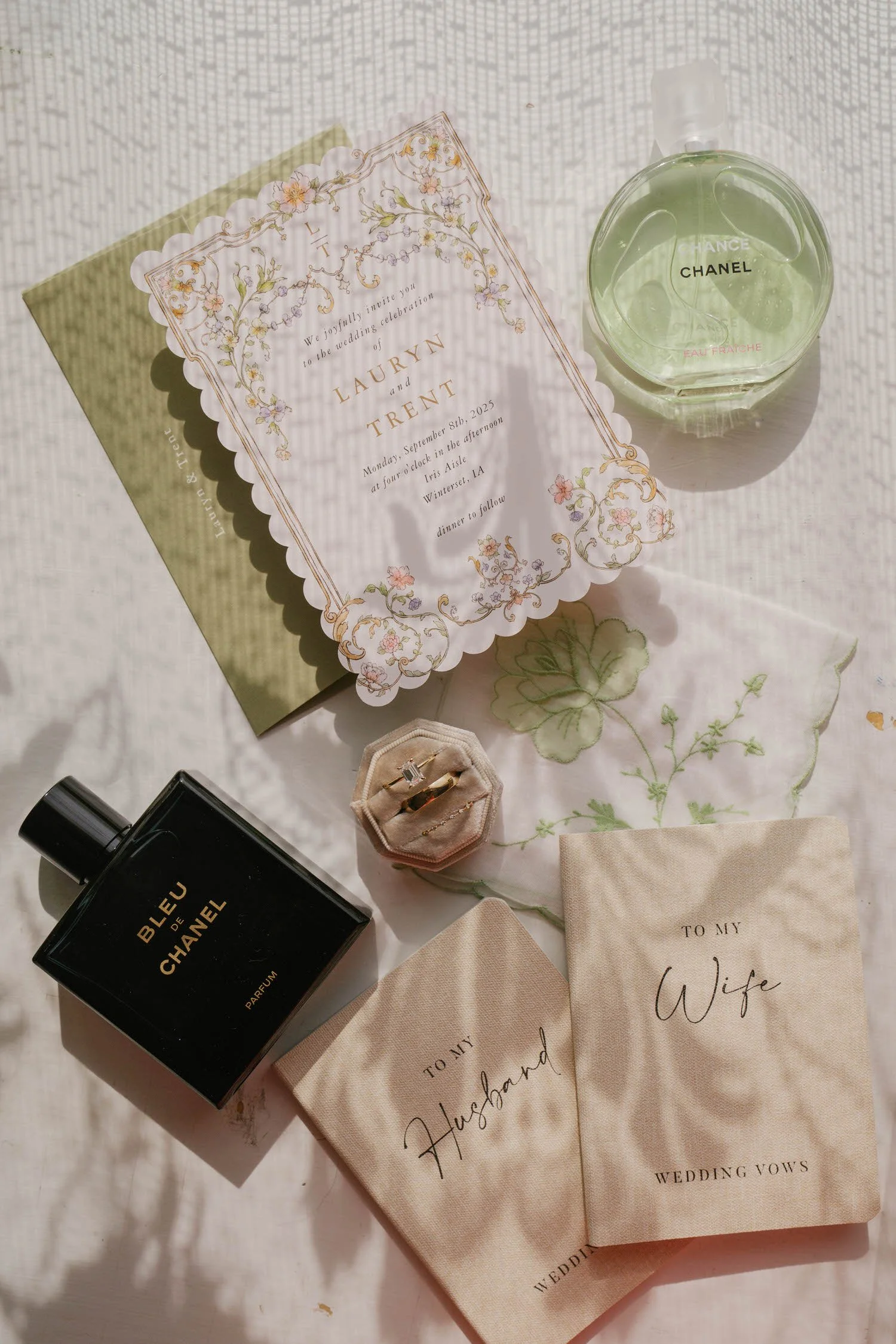 lauryn-trent-elopement-iris-aisle-winterset-iowa-raelyn-ramey-photography-12.jpg