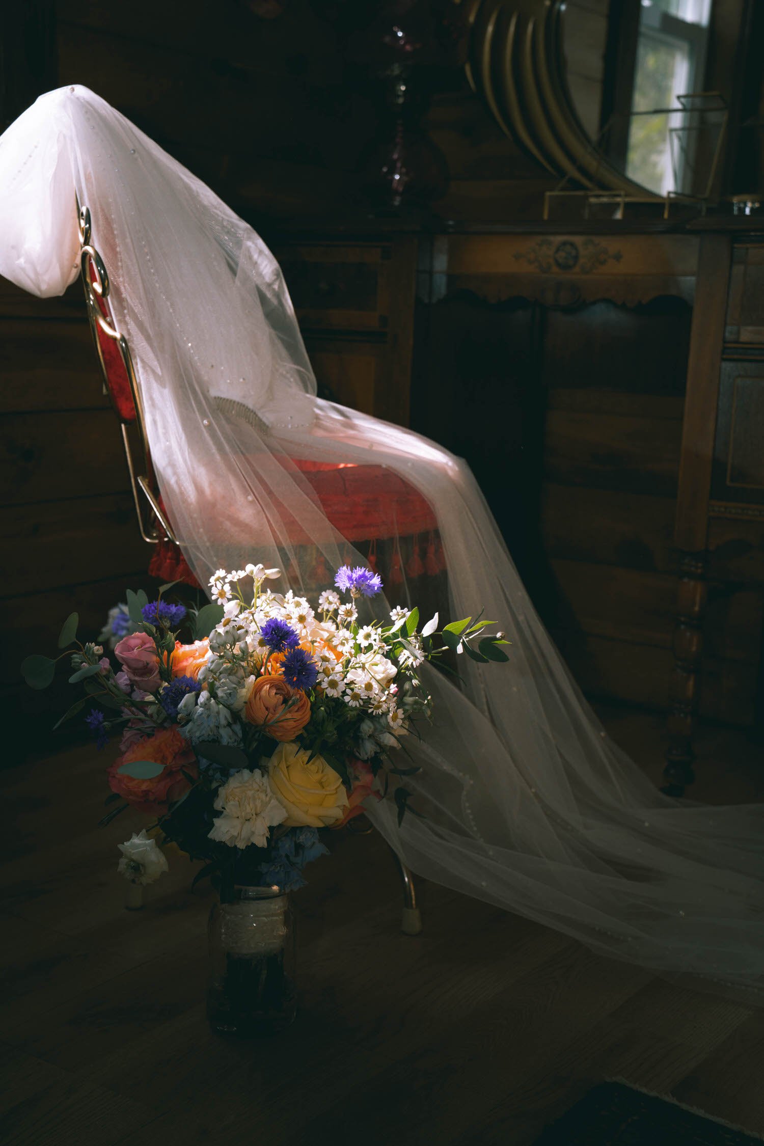 lauryn-trent-elopement-iris-aisle-winterset-iowa-raelyn-ramey-photography-20.jpg