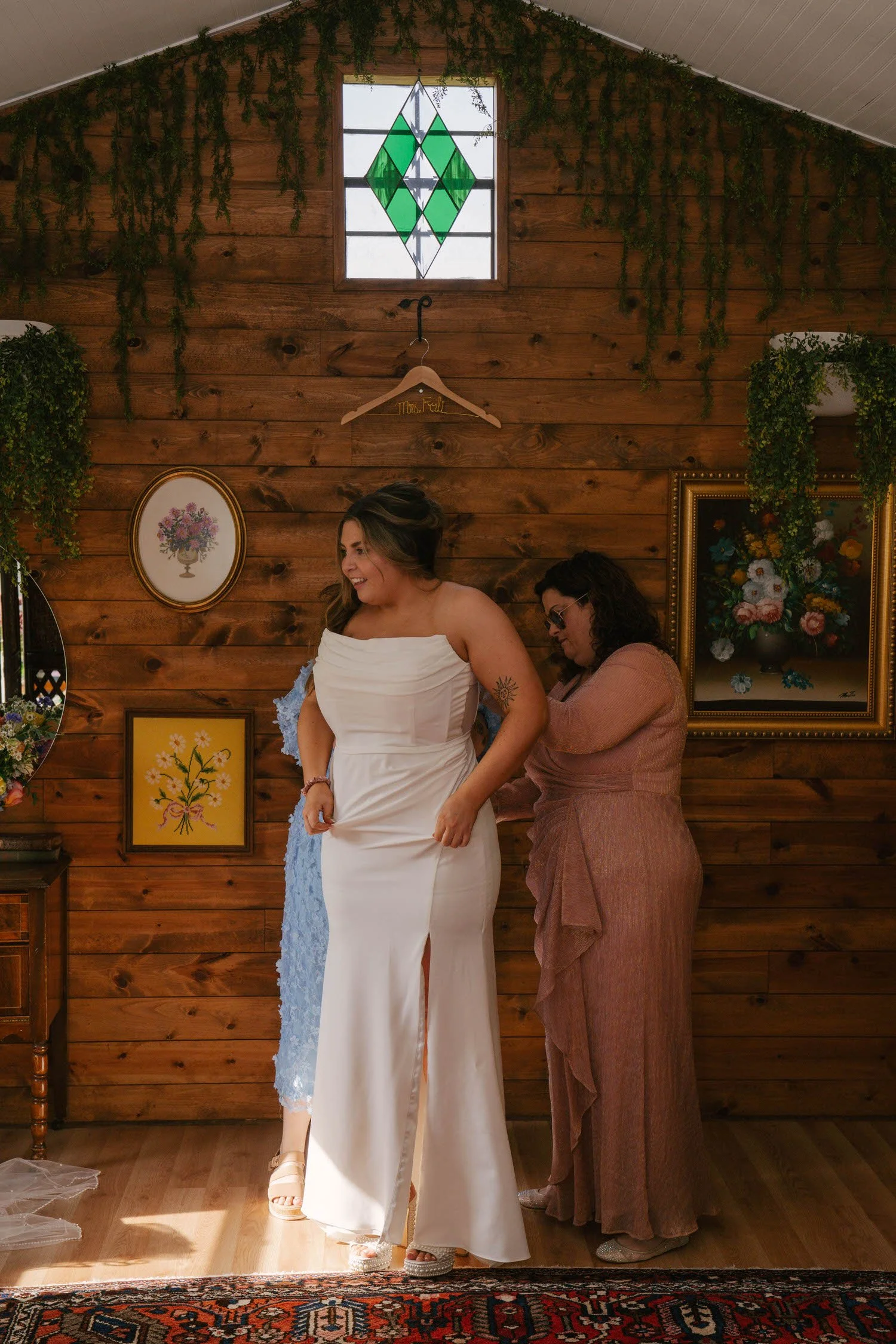 lauryn-trent-elopement-iris-aisle-winterset-iowa-raelyn-ramey-photography-22.jpg