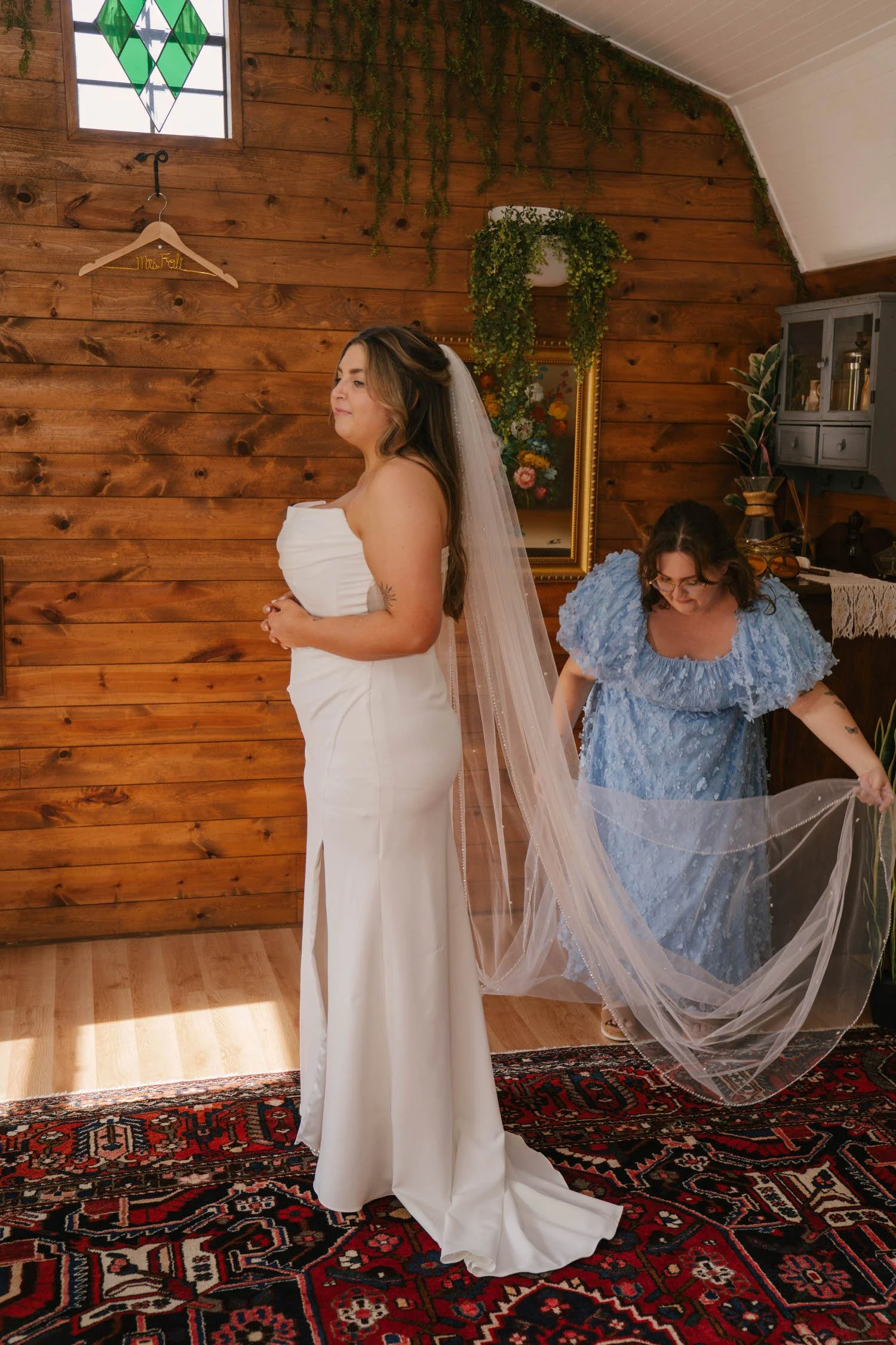 lauryn-trent-elopement-iris-aisle-winterset-iowa-raelyn-ramey-photography-34.jpg