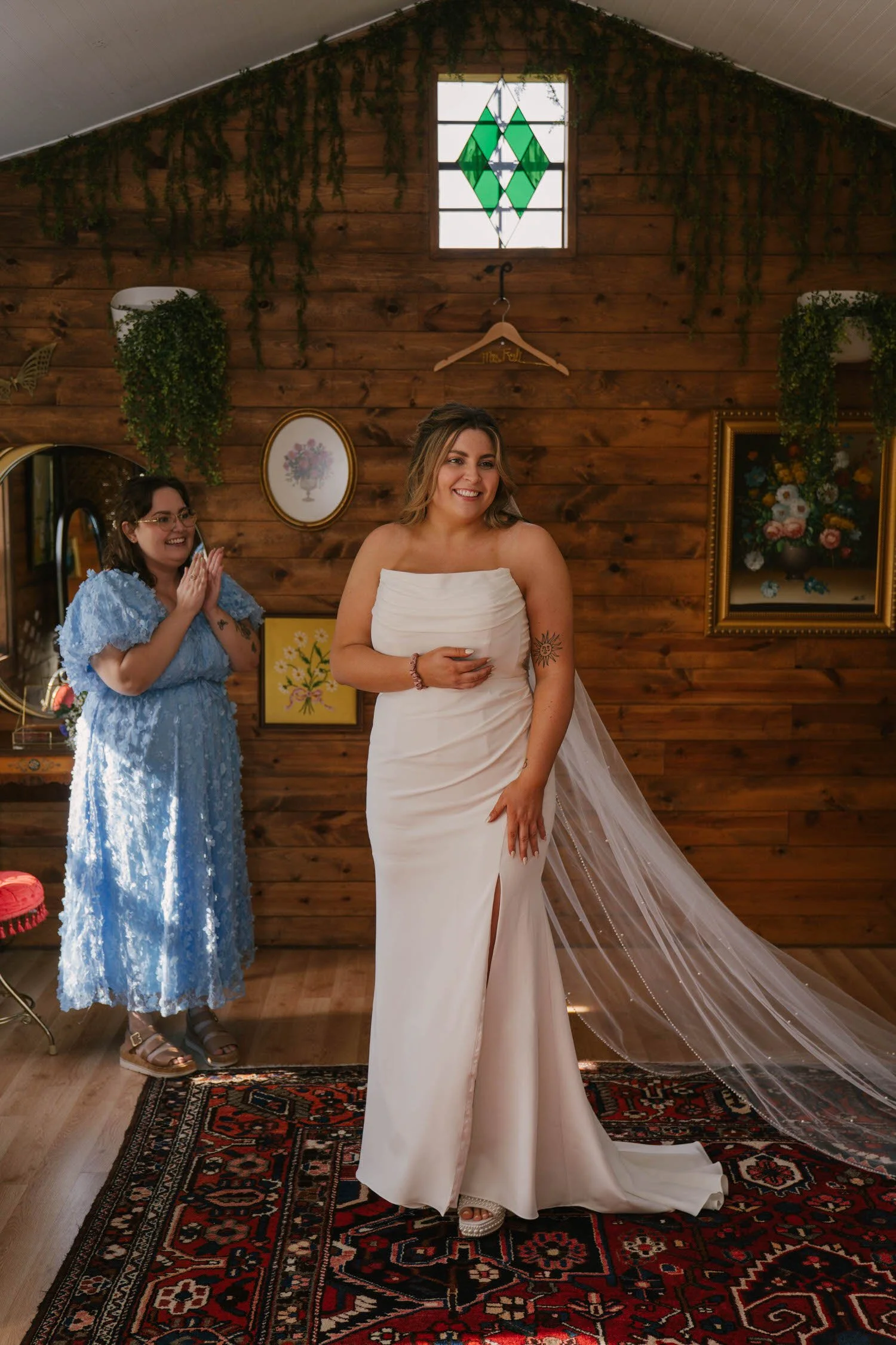 lauryn-trent-elopement-iris-aisle-winterset-iowa-raelyn-ramey-photography-36.jpg