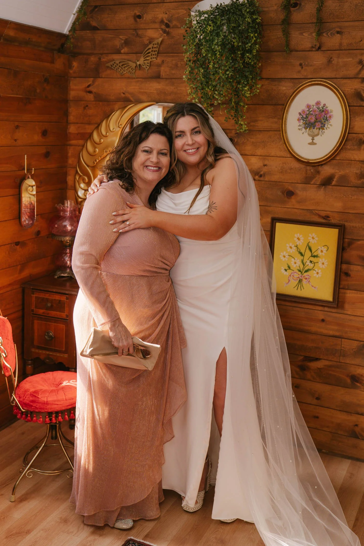 lauryn-trent-elopement-iris-aisle-winterset-iowa-raelyn-ramey-photography-38.jpg