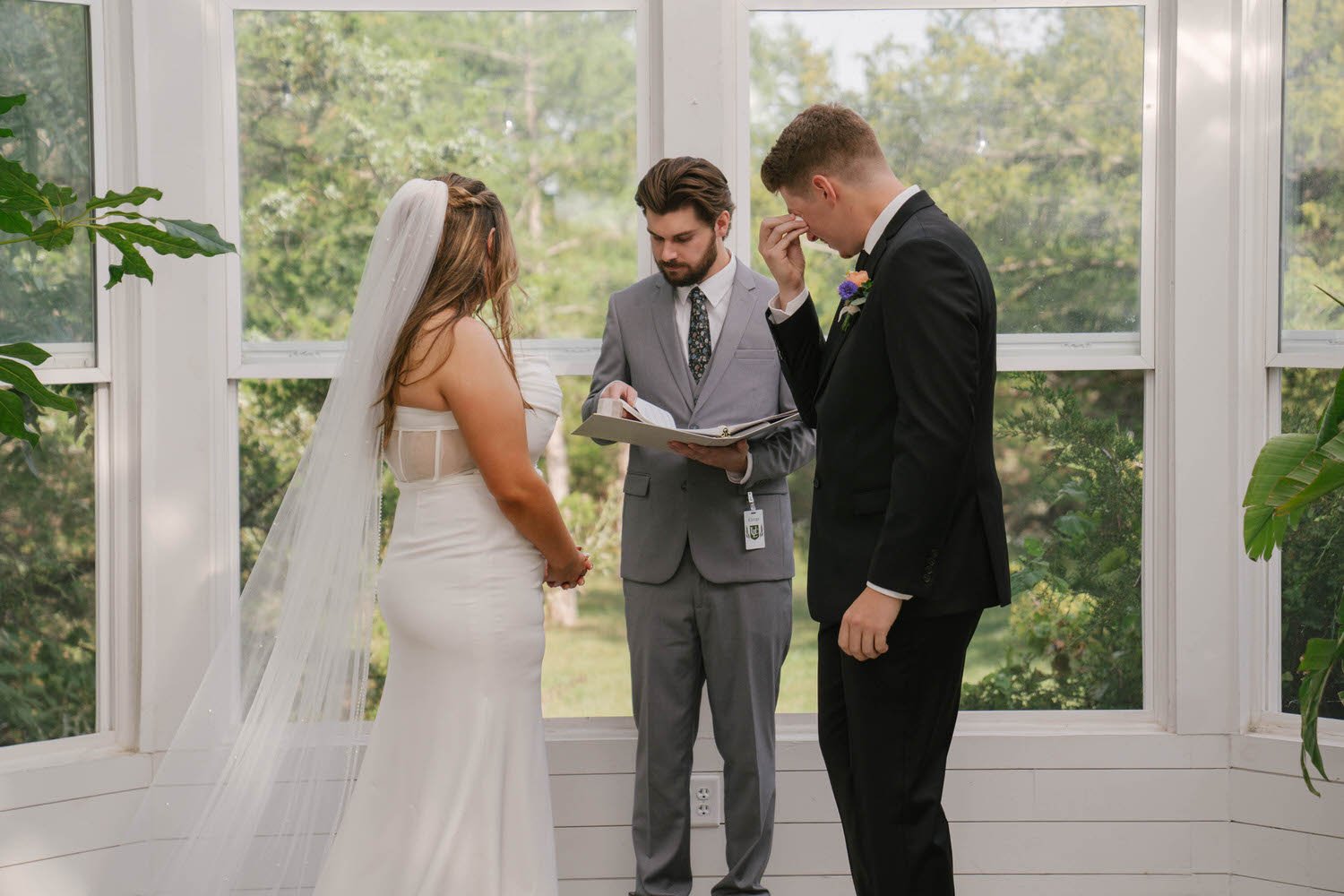 lauryn-trent-elopement-iris-aisle-winterset-iowa-raelyn-ramey-photography-101.jpg