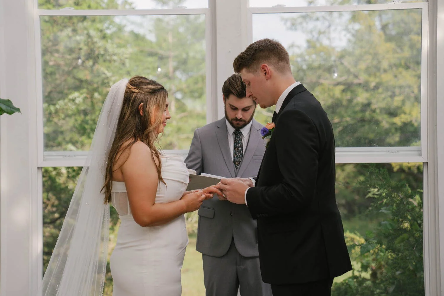 lauryn-trent-elopement-iris-aisle-winterset-iowa-raelyn-ramey-photography-103.jpg
