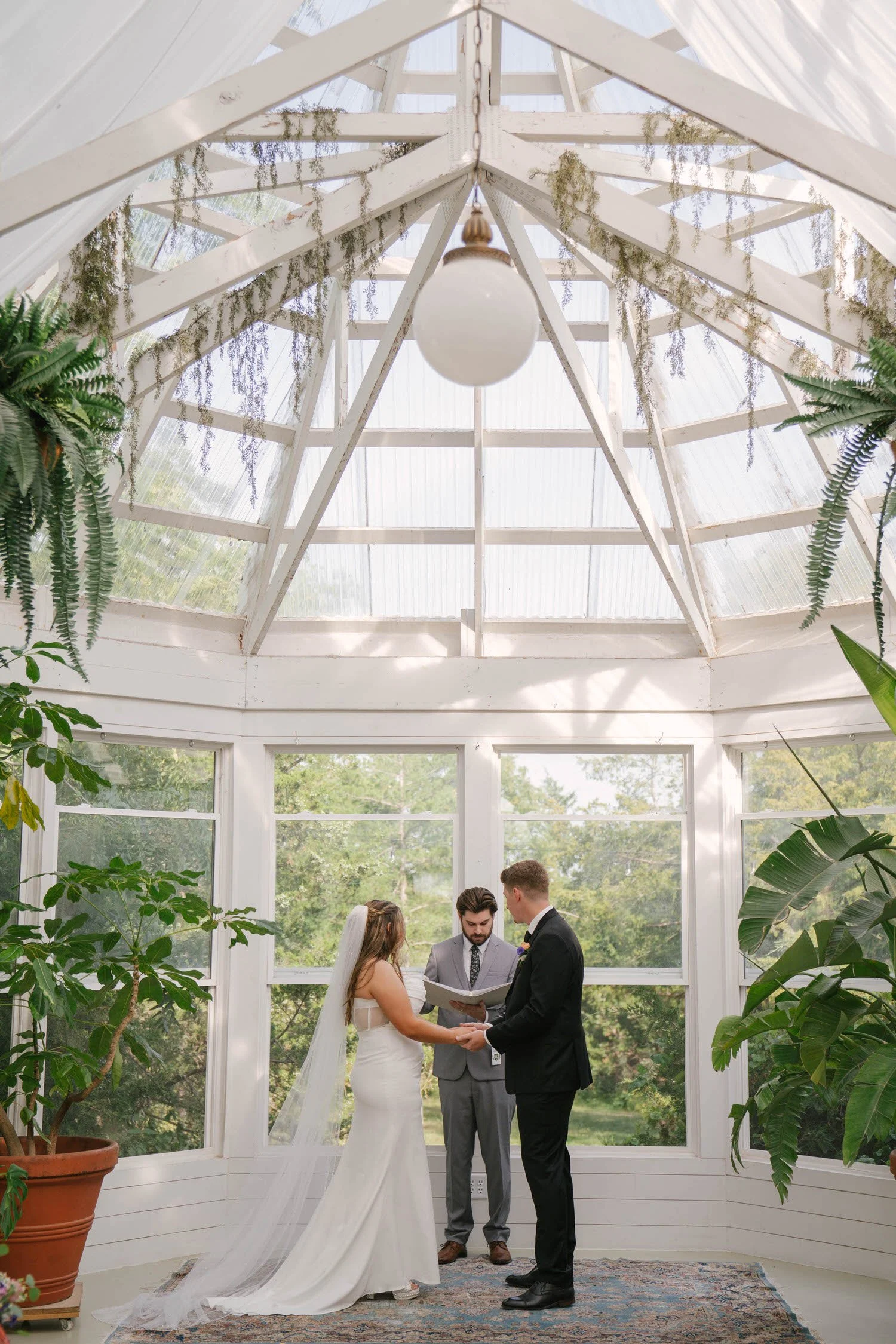 lauryn-trent-elopement-iris-aisle-winterset-iowa-raelyn-ramey-photography-102.jpg