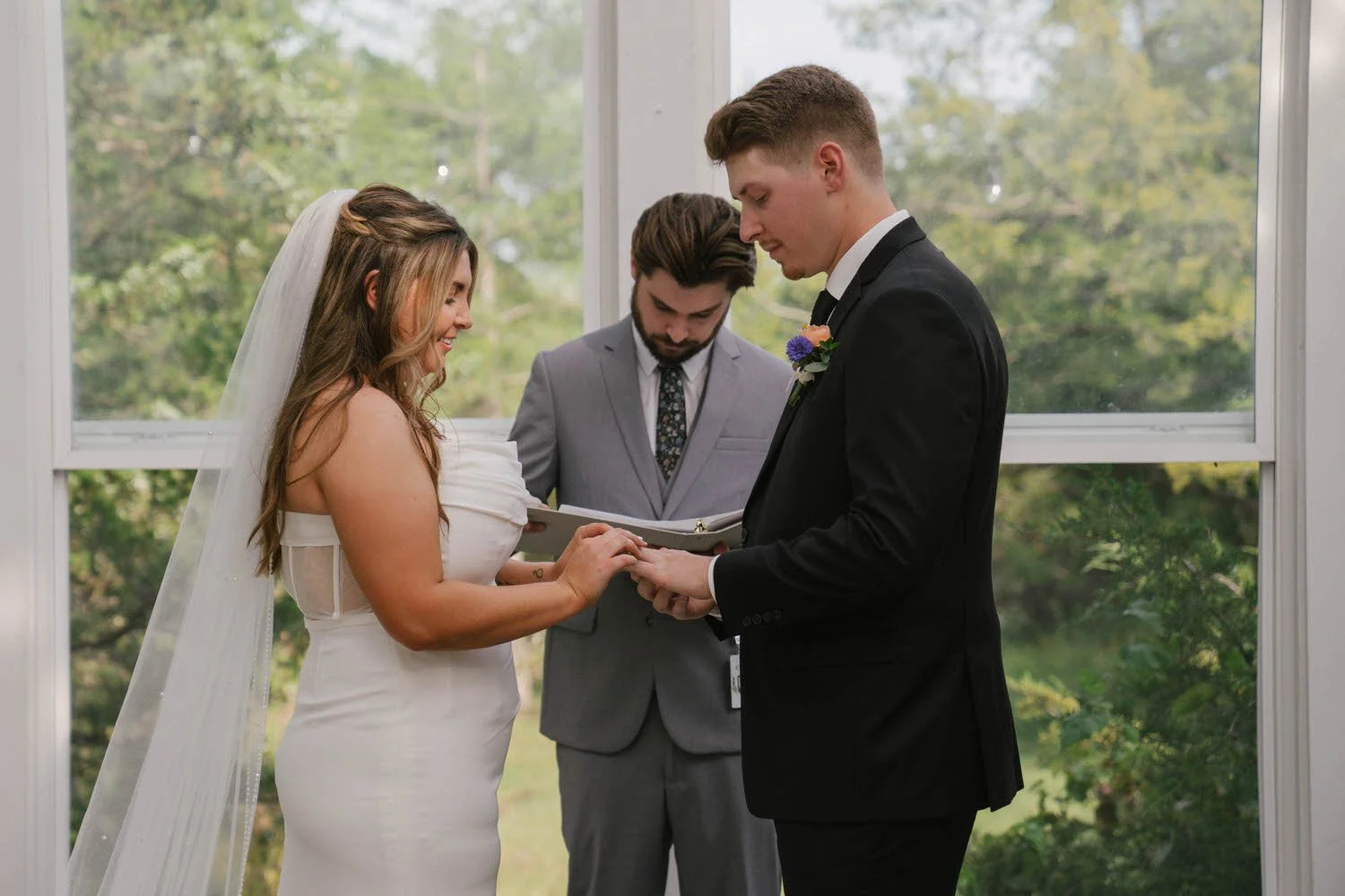 lauryn-trent-elopement-iris-aisle-winterset-iowa-raelyn-ramey-photography-105.jpg