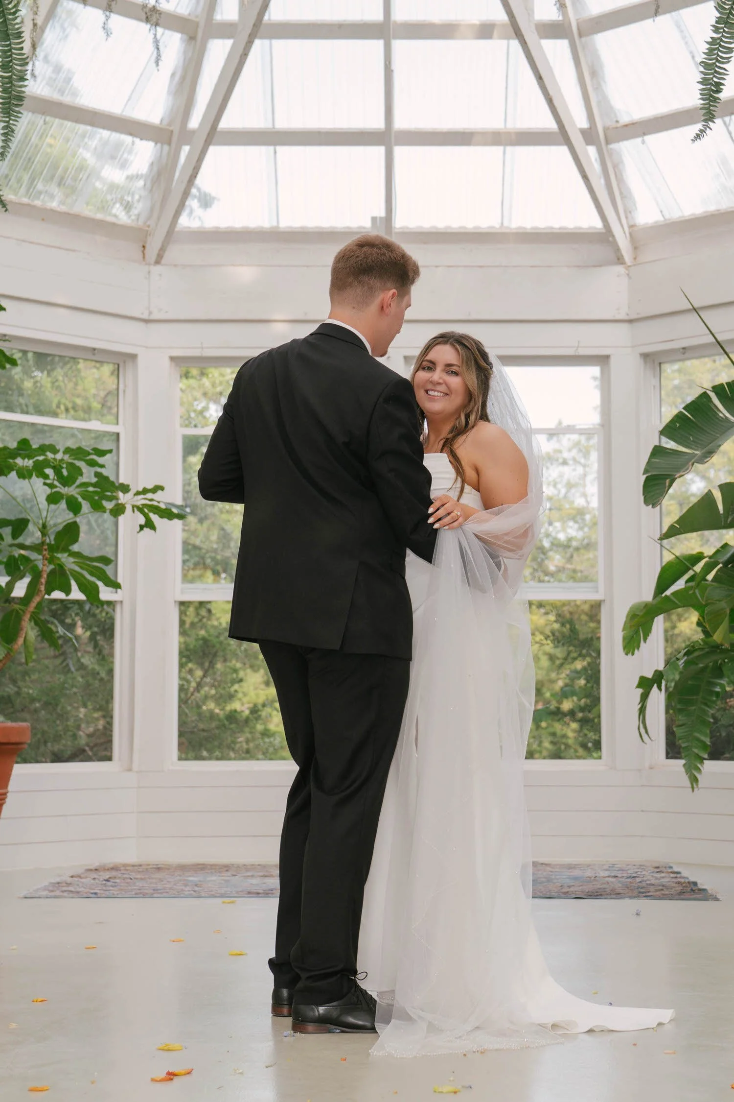 lauryn-trent-elopement-iris-aisle-winterset-iowa-raelyn-ramey-photography-216.jpg