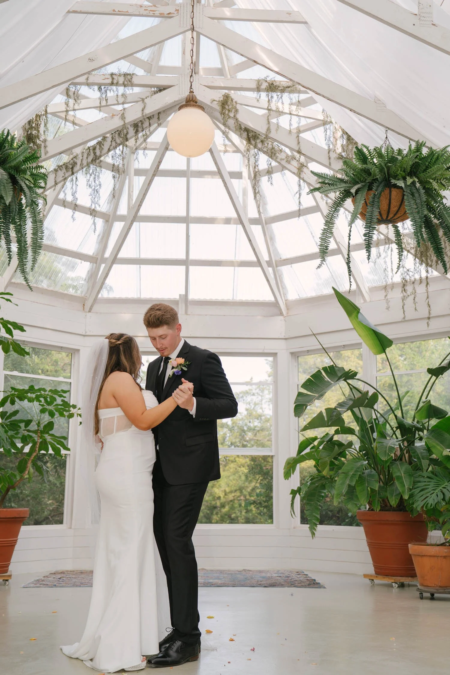 lauryn-trent-elopement-iris-aisle-winterset-iowa-raelyn-ramey-photography-218.jpg