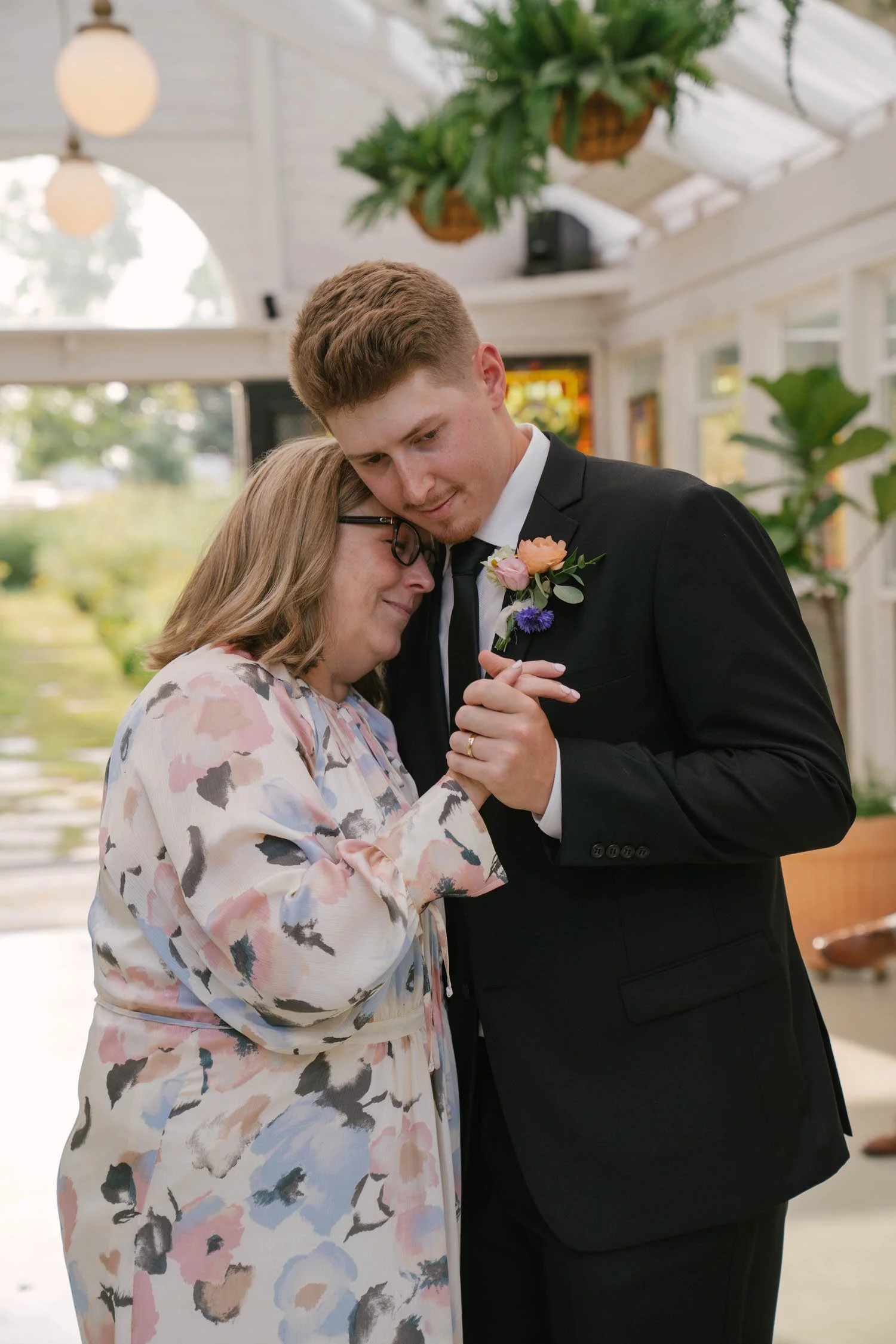 lauryn-trent-elopement-iris-aisle-winterset-iowa-raelyn-ramey-photography-241.jpg