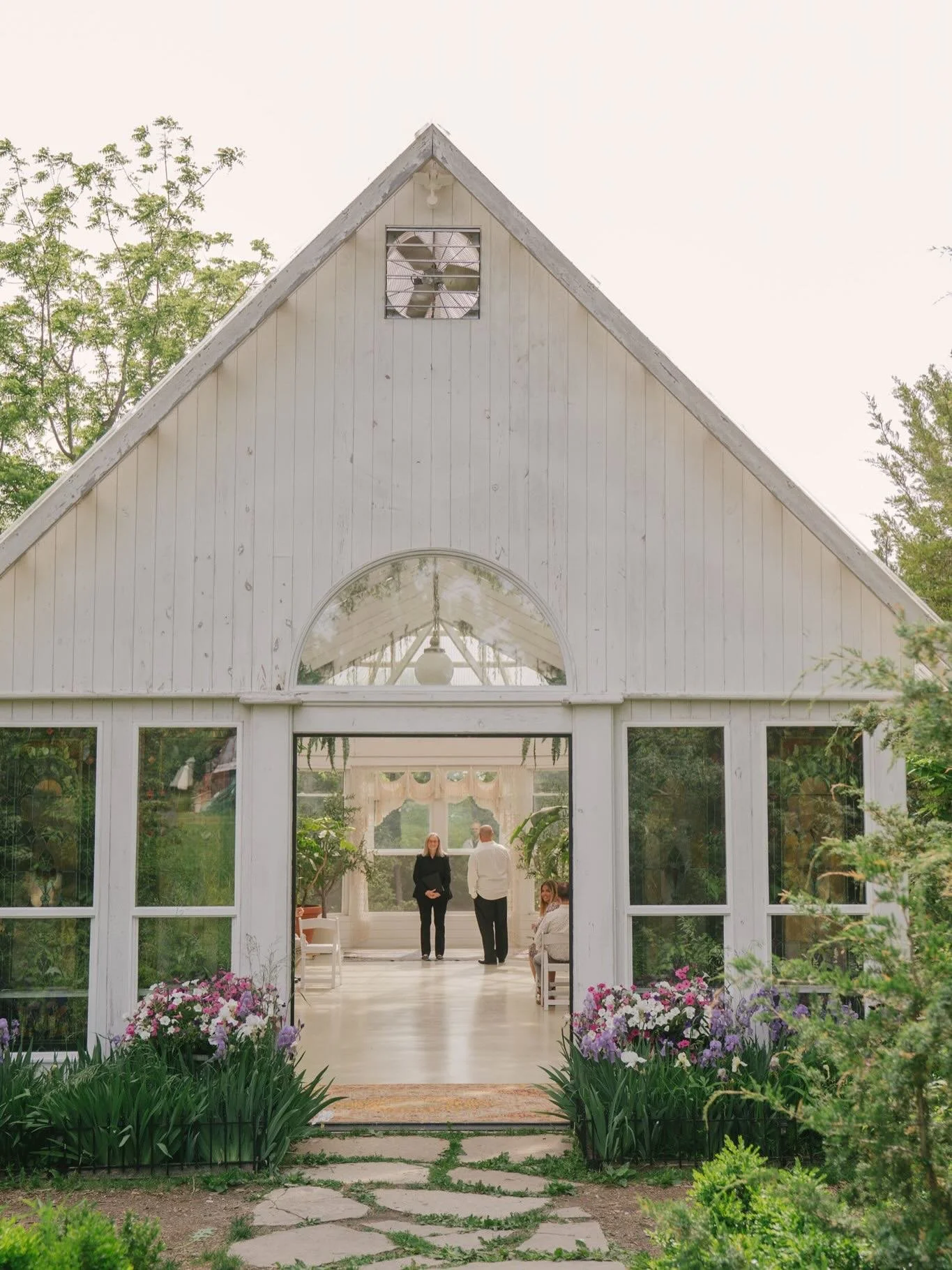 The view when you are walking down the stone path to meet your partner ✨

Officiant : @iowaofficiant 
Photography: @raelynramey 
Www.irisaisle.com