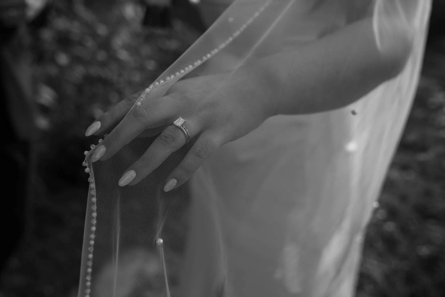 lauryn-trent-elopement-iris-aisle-winterset-iowa-raelyn-ramey-photography-269.jpg