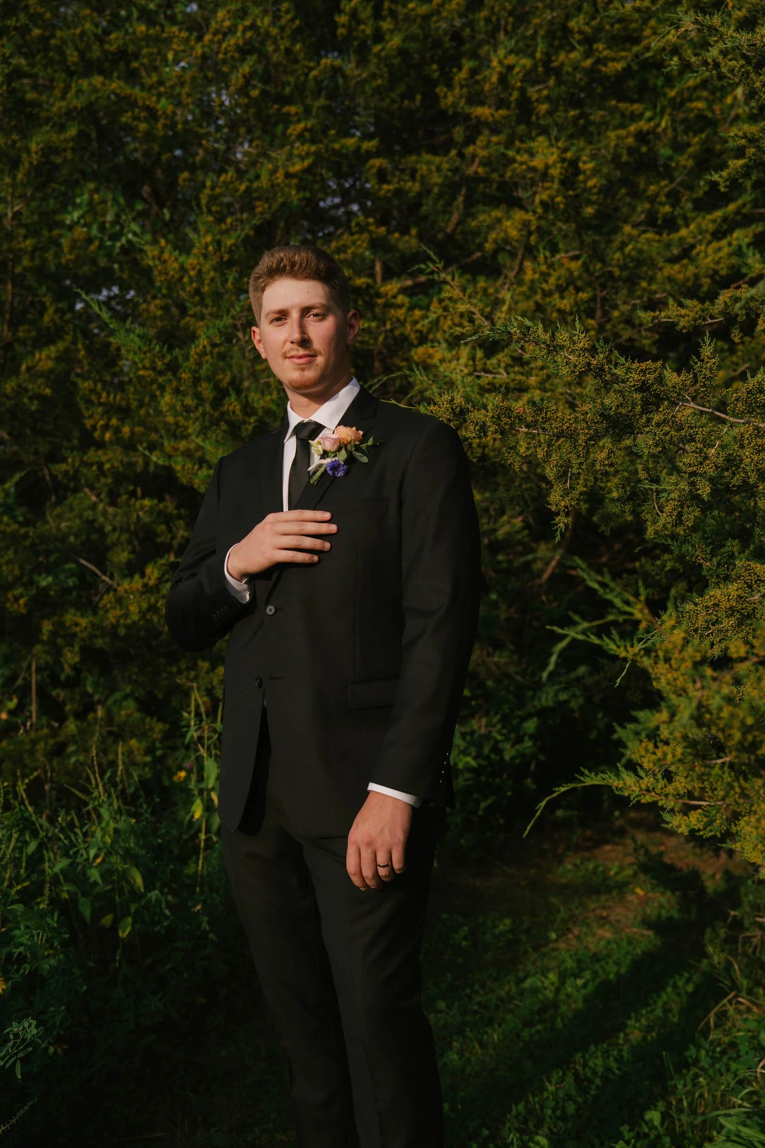 lauryn-trent-elopement-iris-aisle-winterset-iowa-raelyn-ramey-photography-302.jpg