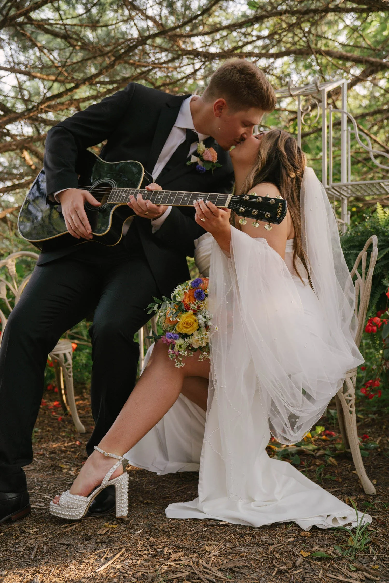 lauryn-trent-elopement-iris-aisle-winterset-iowa-raelyn-ramey-photography-317.jpg