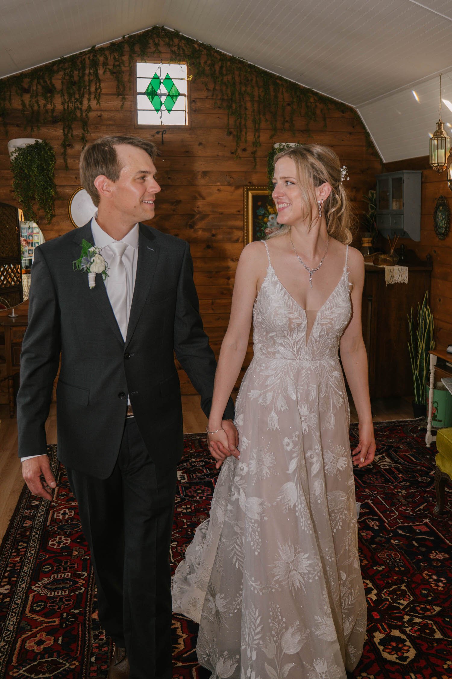 rachel-rett-micro-wedding-iris-aisle-winterset-iowa-raelyn-ramey-photography-290.jpg