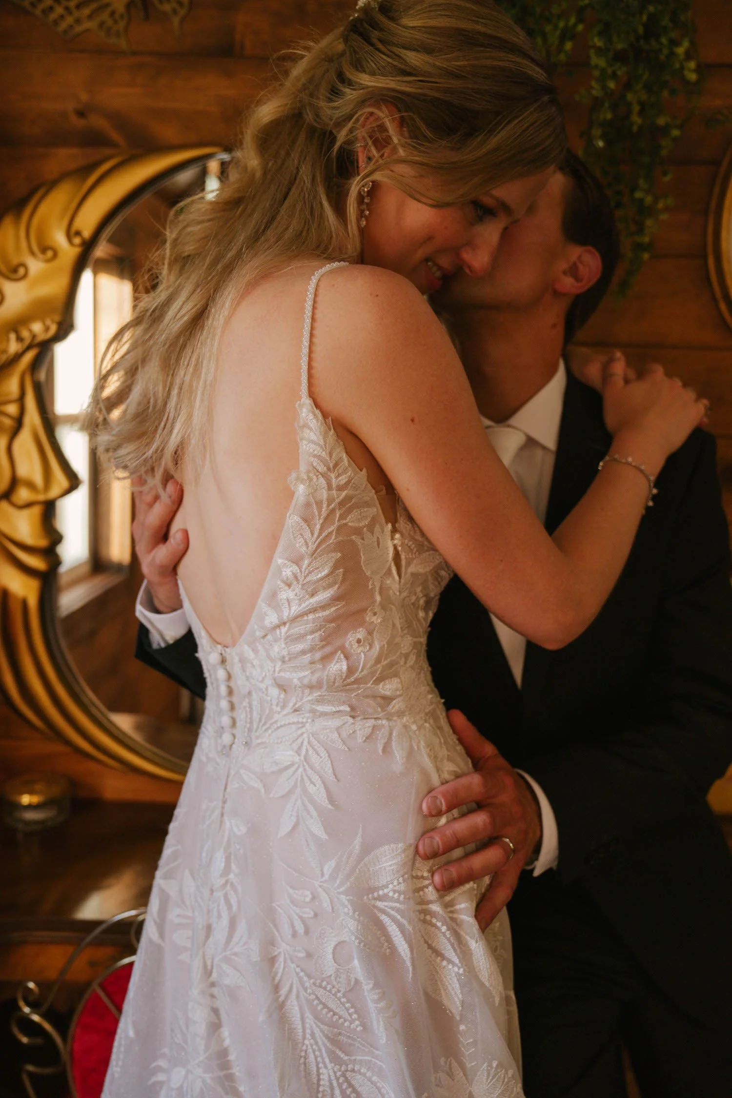 rachel-rett-micro-wedding-iris-aisle-winterset-iowa-raelyn-ramey-photography-300.jpg