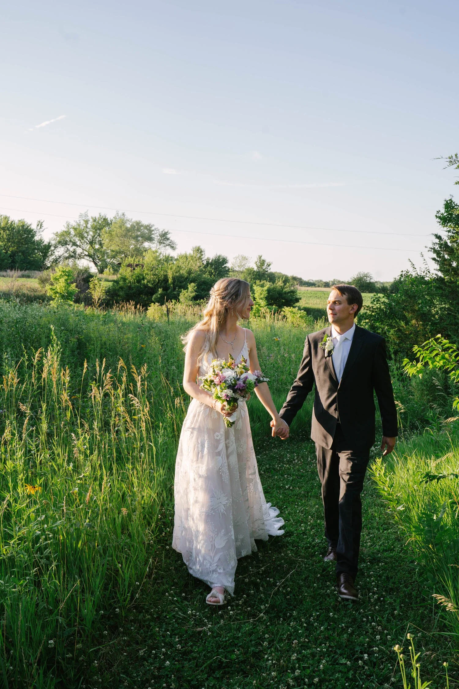 rachel-rett-micro-wedding-iris-aisle-winterset-iowa-raelyn-ramey-photography-314.jpg