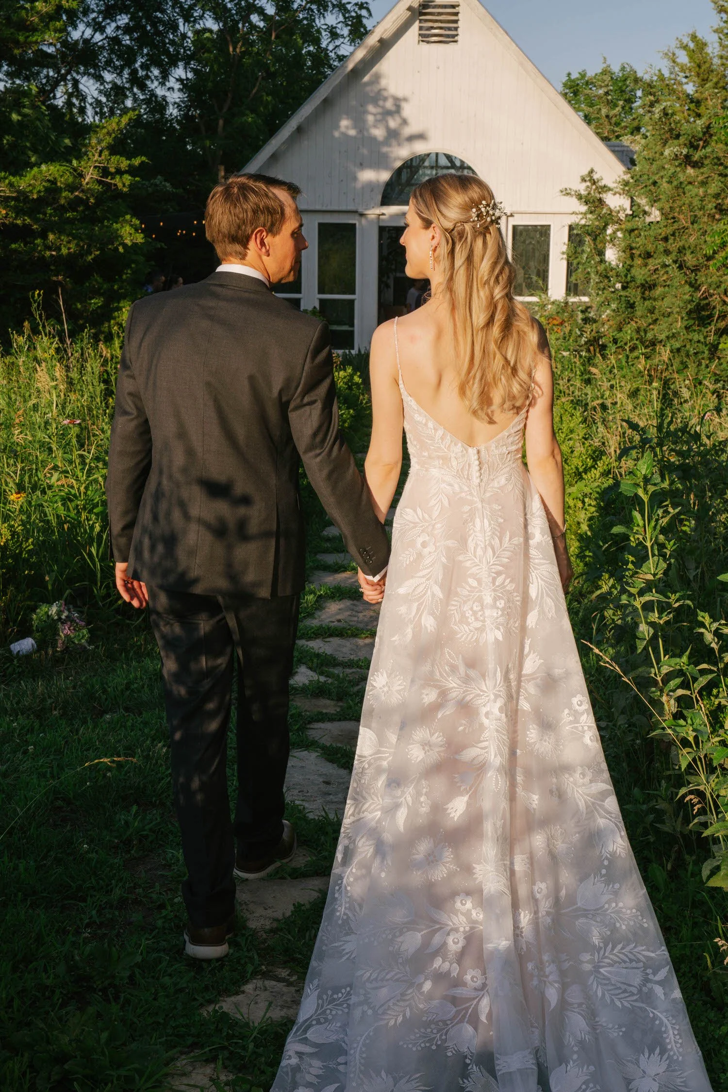 rachel-rett-micro-wedding-iris-aisle-winterset-iowa-raelyn-ramey-photography-326.jpg
