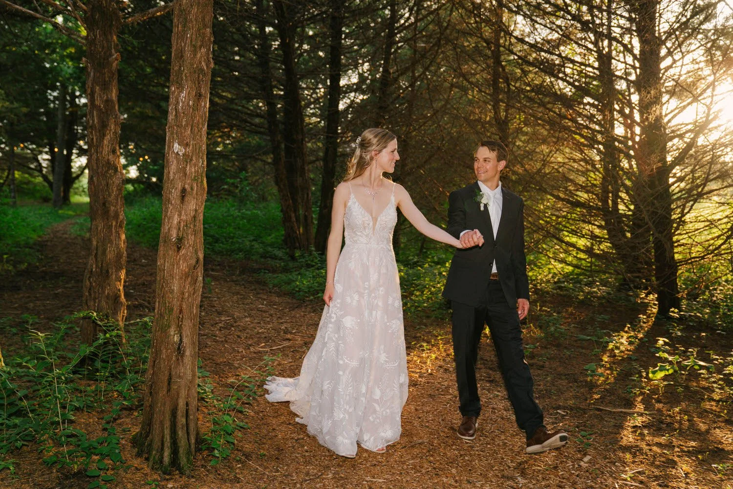 rachel-rett-micro-wedding-iris-aisle-winterset-iowa-raelyn-ramey-photography-345.jpg