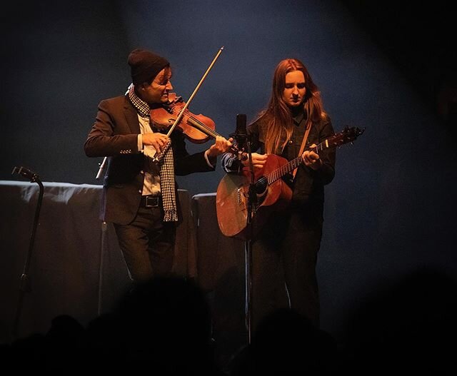 Getting old time-y... @andrewbirdmusic ✖️ @93xrt Holiday Jam
12.8.19
.
#lylalanelive #lylalanephoto #andrewbird #oldtimemusic #musicislife #concertphotography #chicagonative #livemusicphotography #chicagomusicscene #concert #concertphotographer #93xr