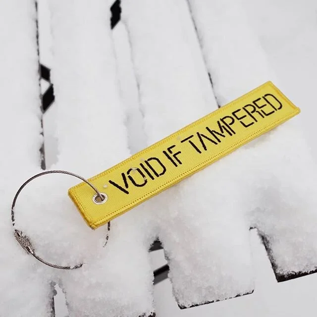 Watch out for a timefall storm out there! Stay warm and keep your cargo safe.

VOID IF TAMPERED patch keychain

14cm x 3cm
5.5in x 1.5in

DAYONEPATCHES.COM

________

#pins #patches #tshirts #videogame #nerd #tech #art #design #merch #dayonepatches #