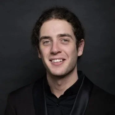 Kahu Gray as Viscount Nicolas Cascada