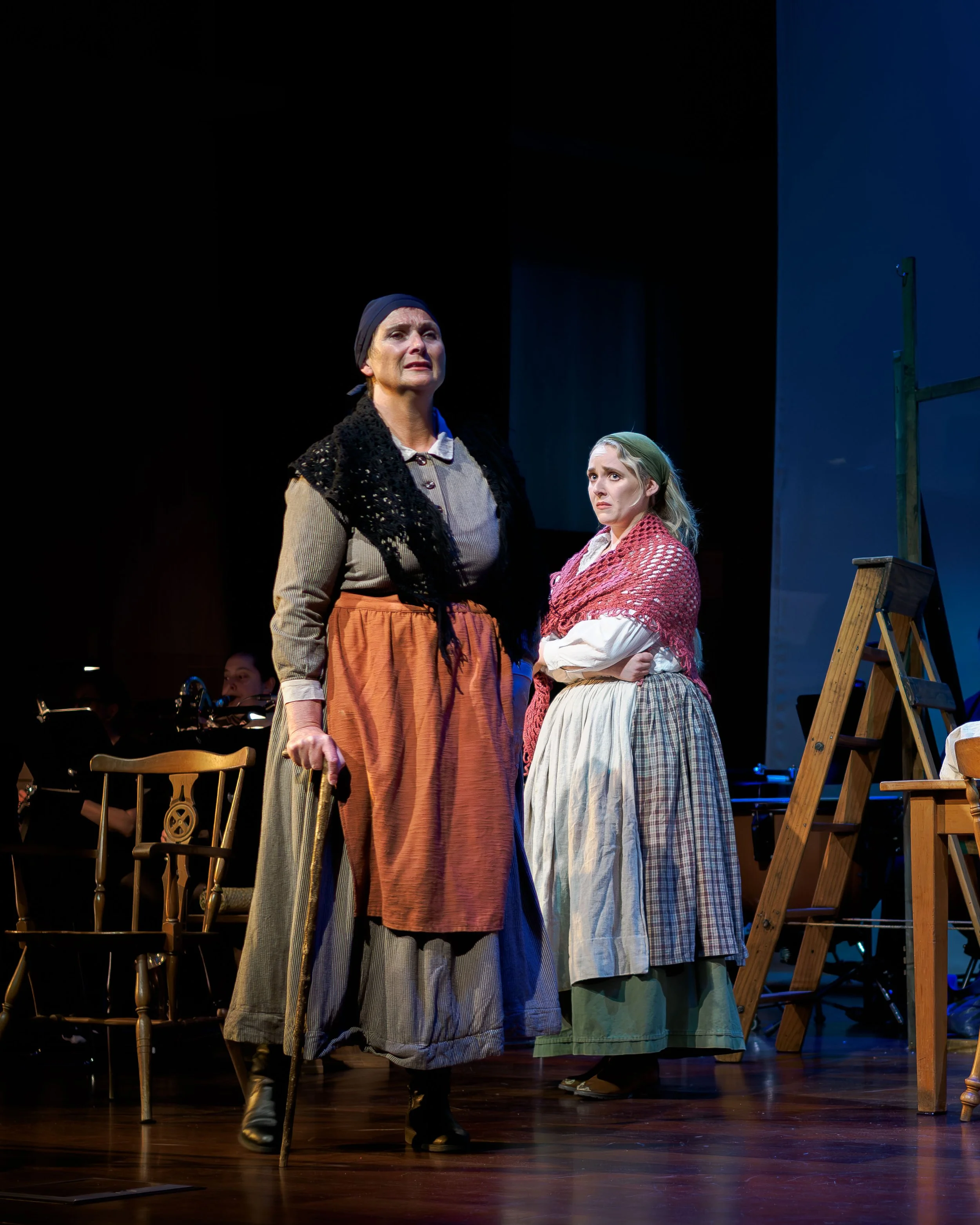 Louisa Pilkington (Maurya) and Matilda Wickbom (Nora)