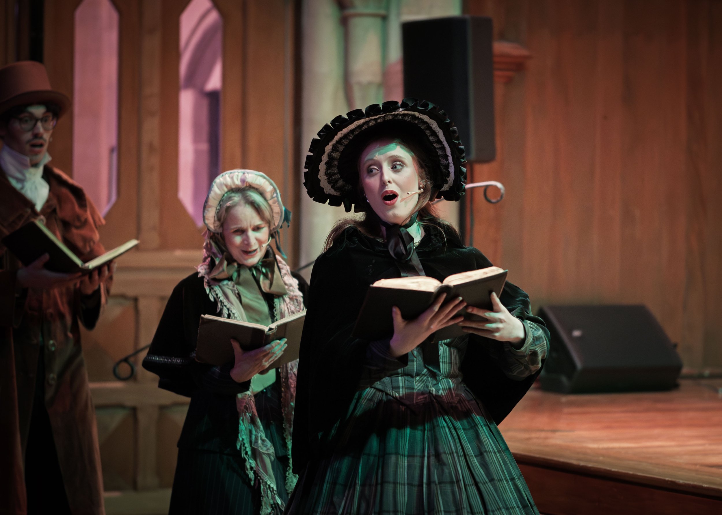 Elizabeth Ellison (Caroller)