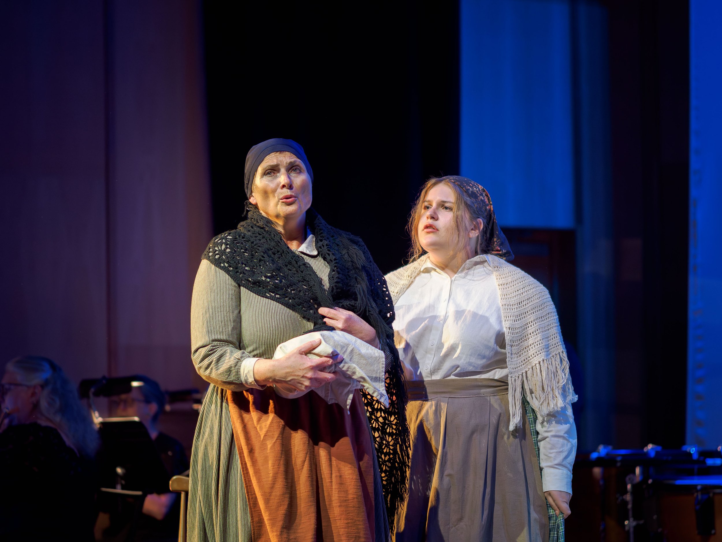 Louisa Pilkington (Maurya) and Erin Connelly-Whyte (Cathleen)