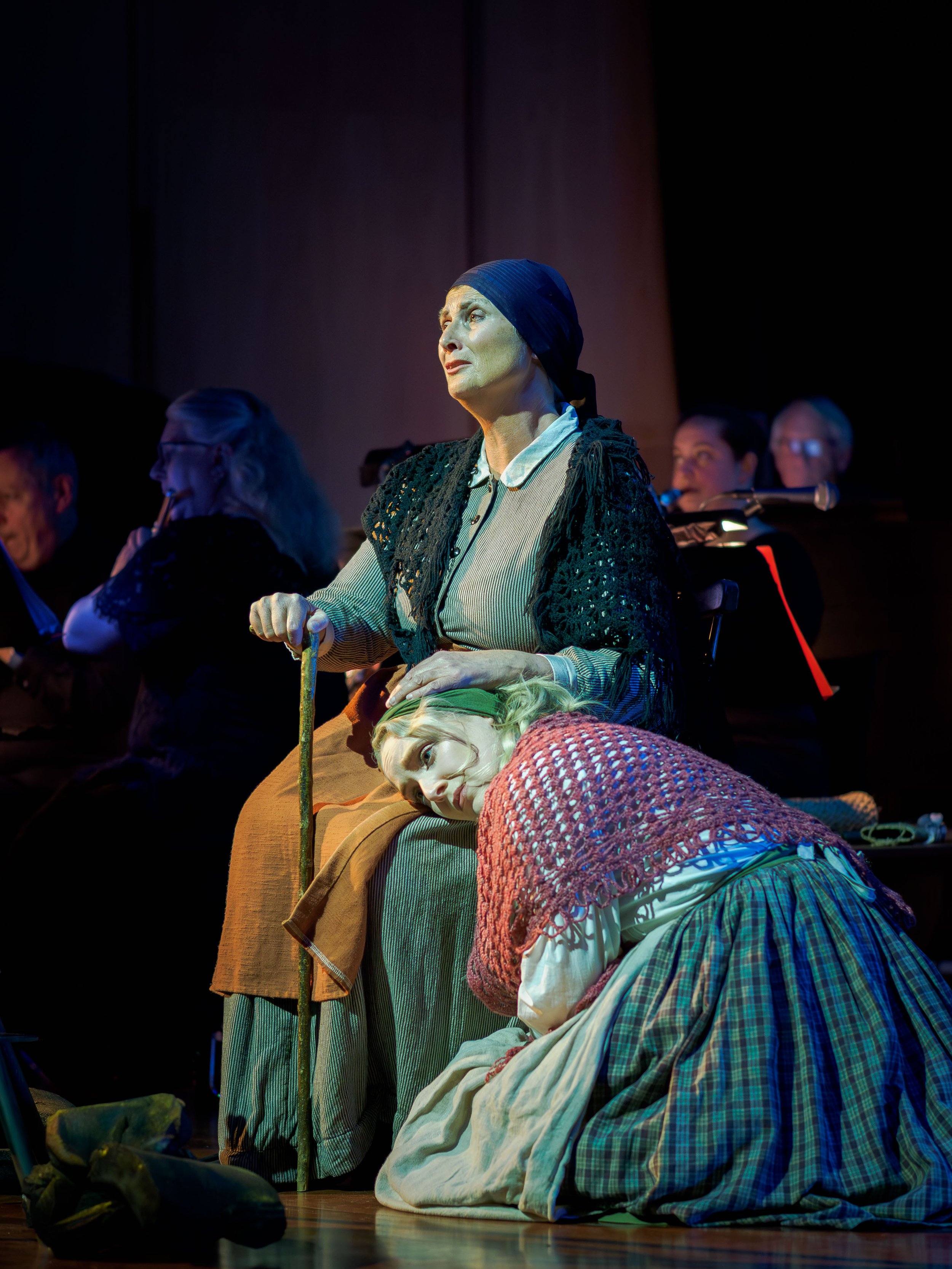 Louisa Pilkington (Maurya) and Matilda Wickbom (Nora)
