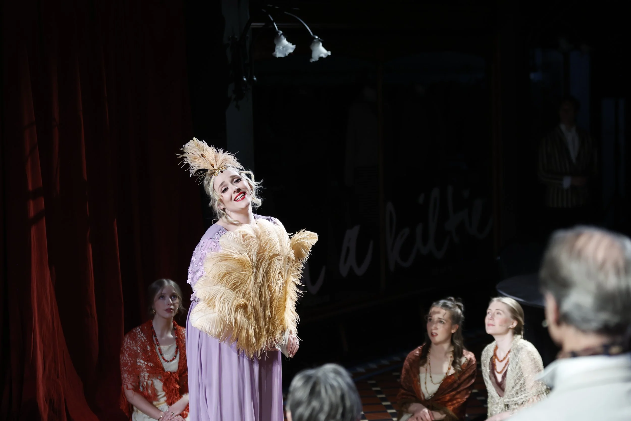 Matilda Wickbom (Hanna Glavari) and company