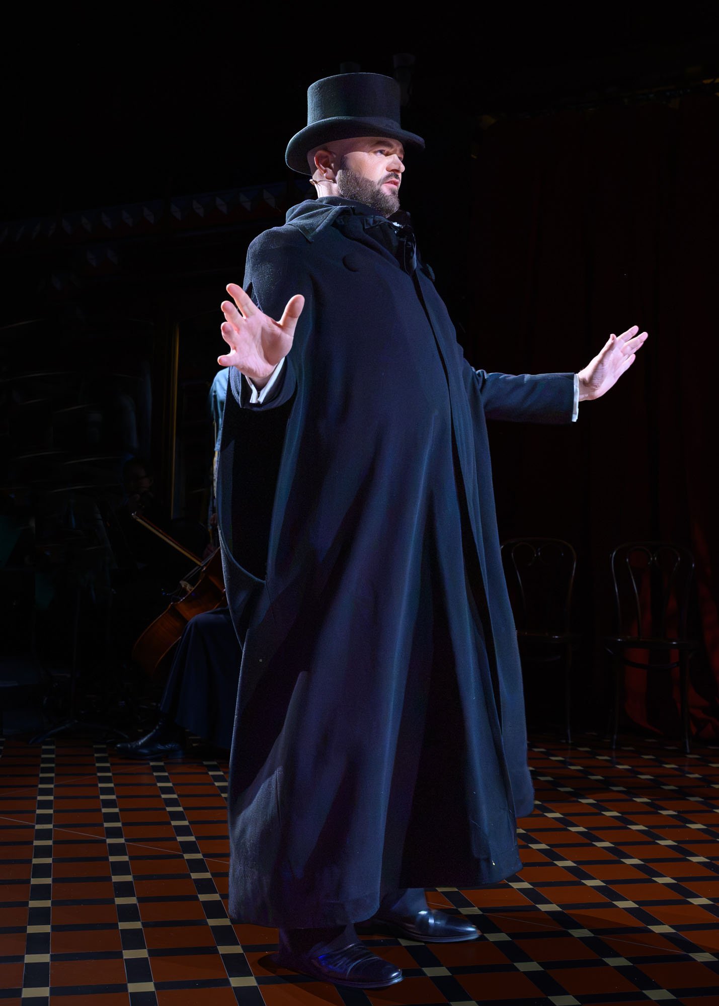 Andrew Grenon (Danilo) 