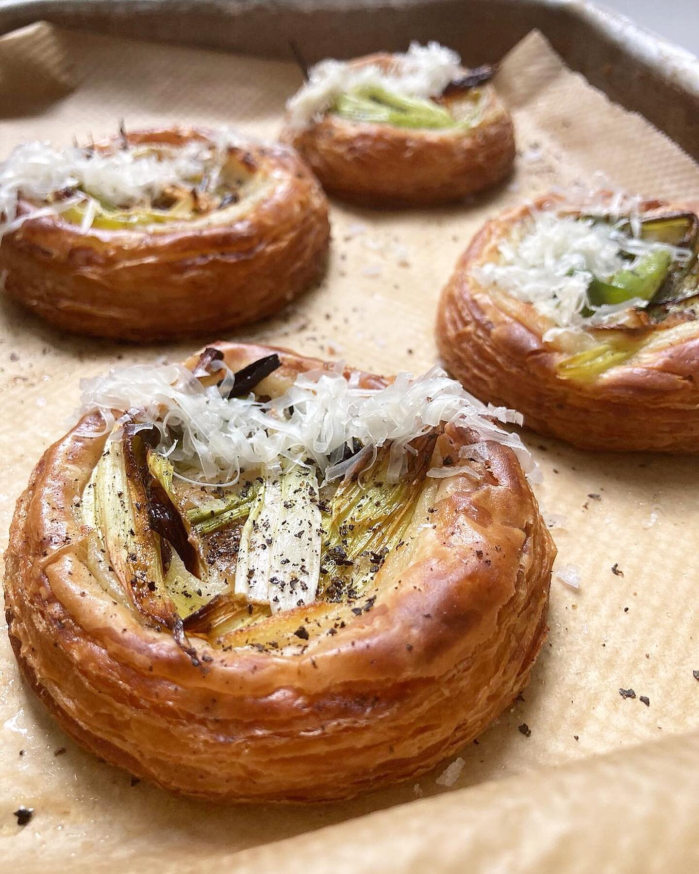 We DO go savoury too.. like this gruyere béchamel danish with griddled spring onions. Currently on this weeks PUFF course 🙌 #puffschool