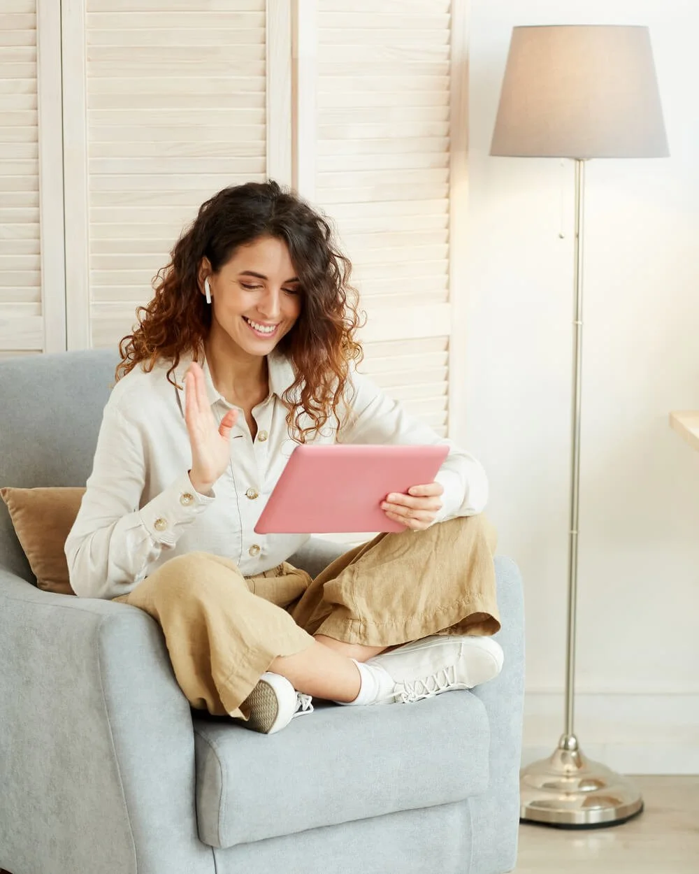 Professional in a virtual career coaching session with Dante Rosh