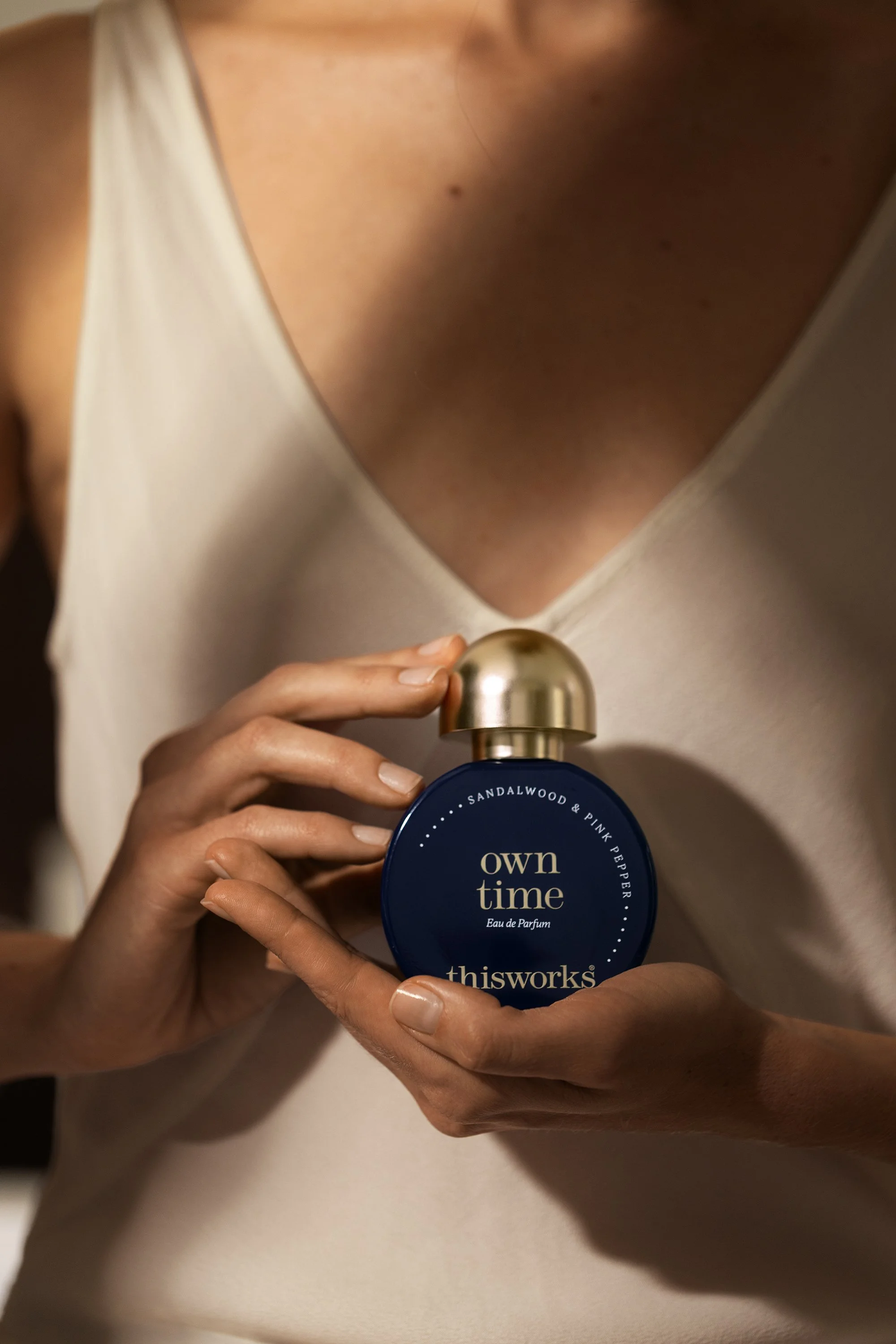 TW_Fragrance_Model_Hand1_006 Final.jpg