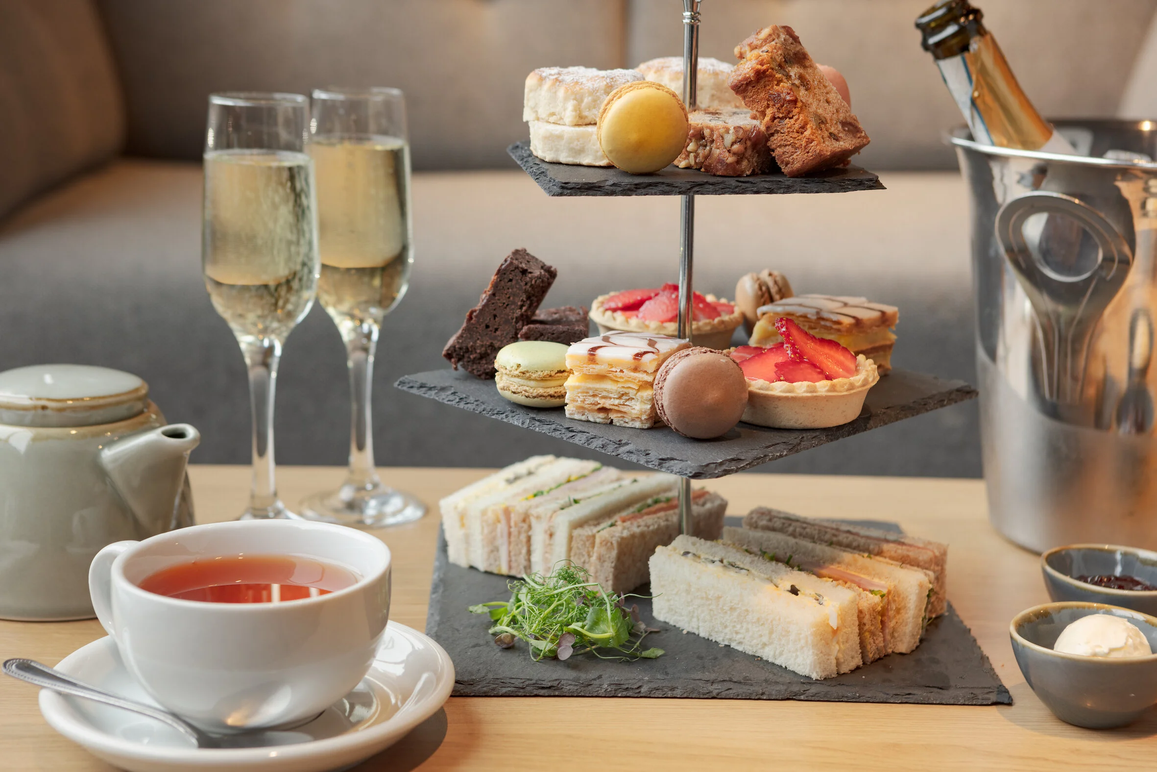 Scottish Bar & Restaurant Edinburgh City Centre — Doubletree by