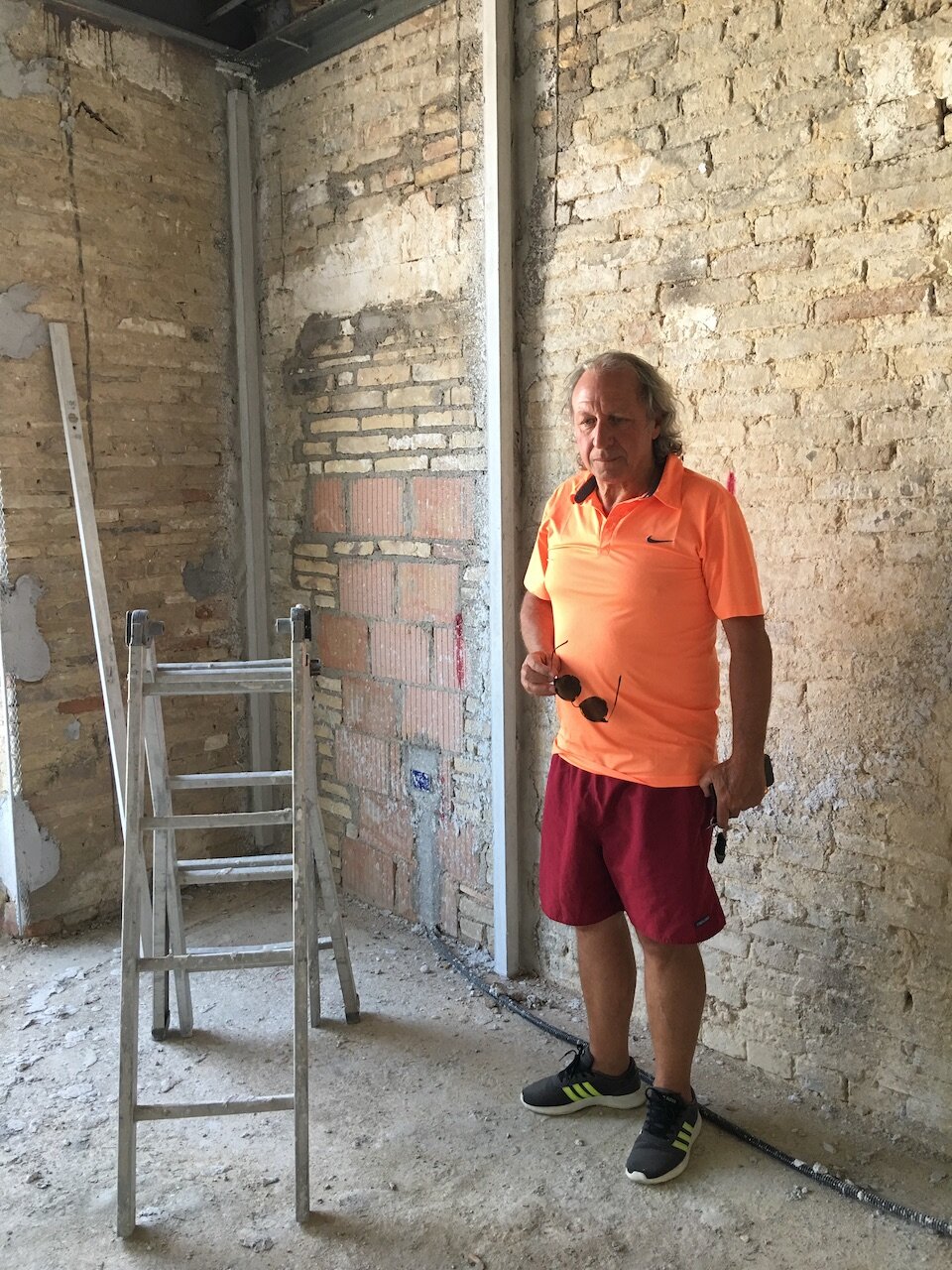 Umberto in Superior Queen room during restauration project